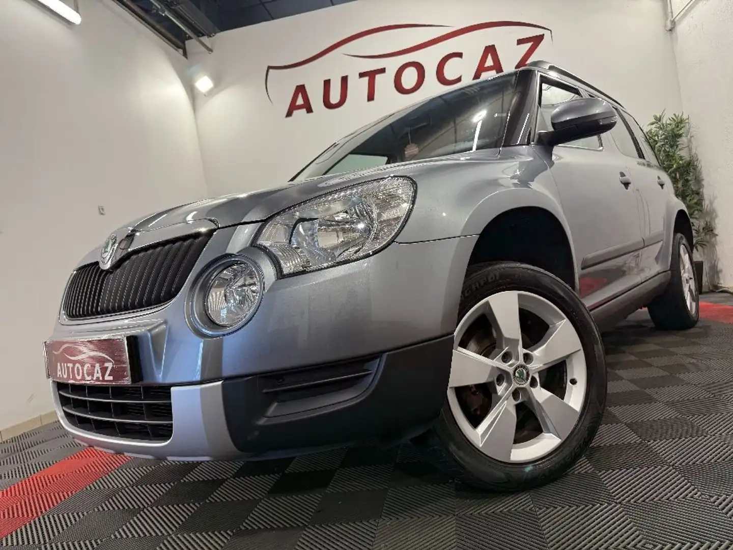 Skoda Yeti 2.0 TDI CR 110 4x4 BVM6 Active +ATTELAGE*PREMIERE MAIN Grau - 2