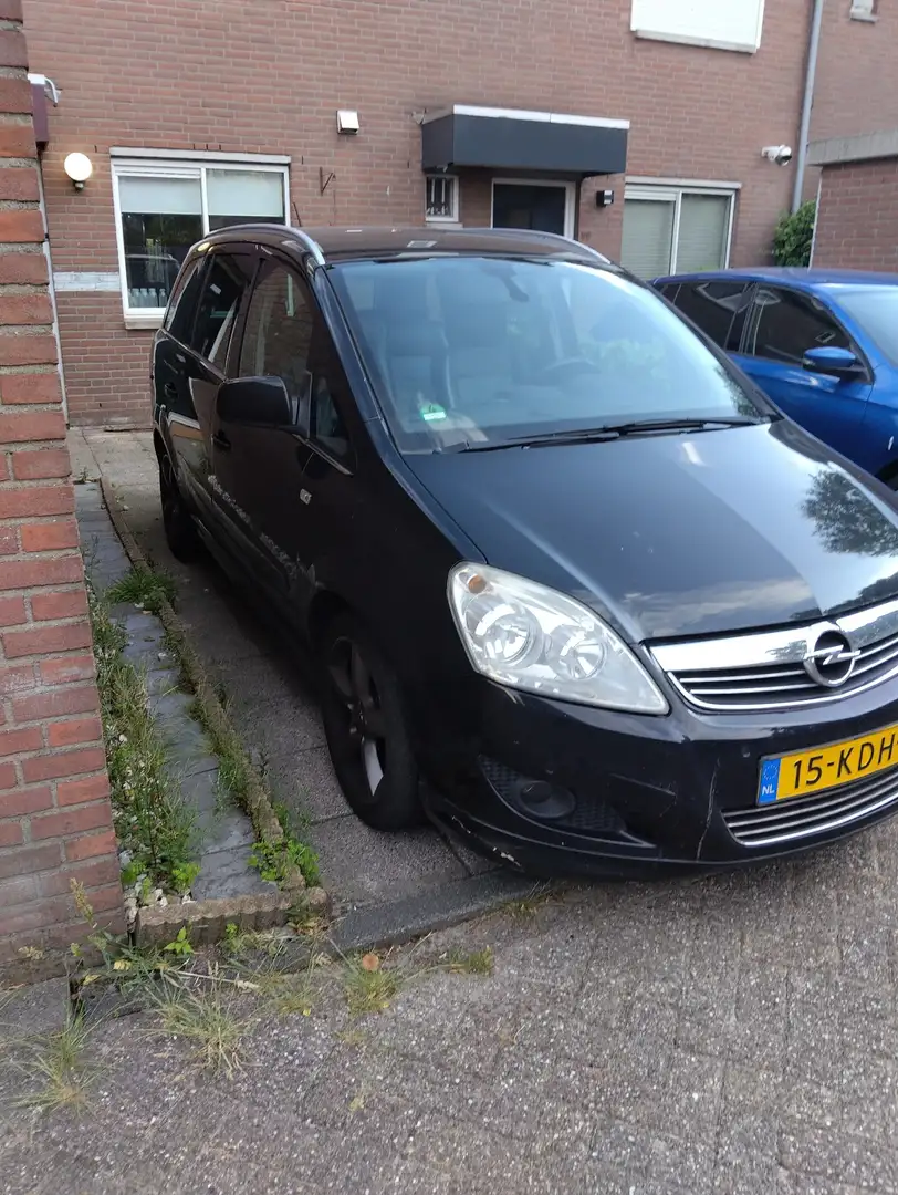 Opel Zafira 2.2 Cosmo Zwart - 1