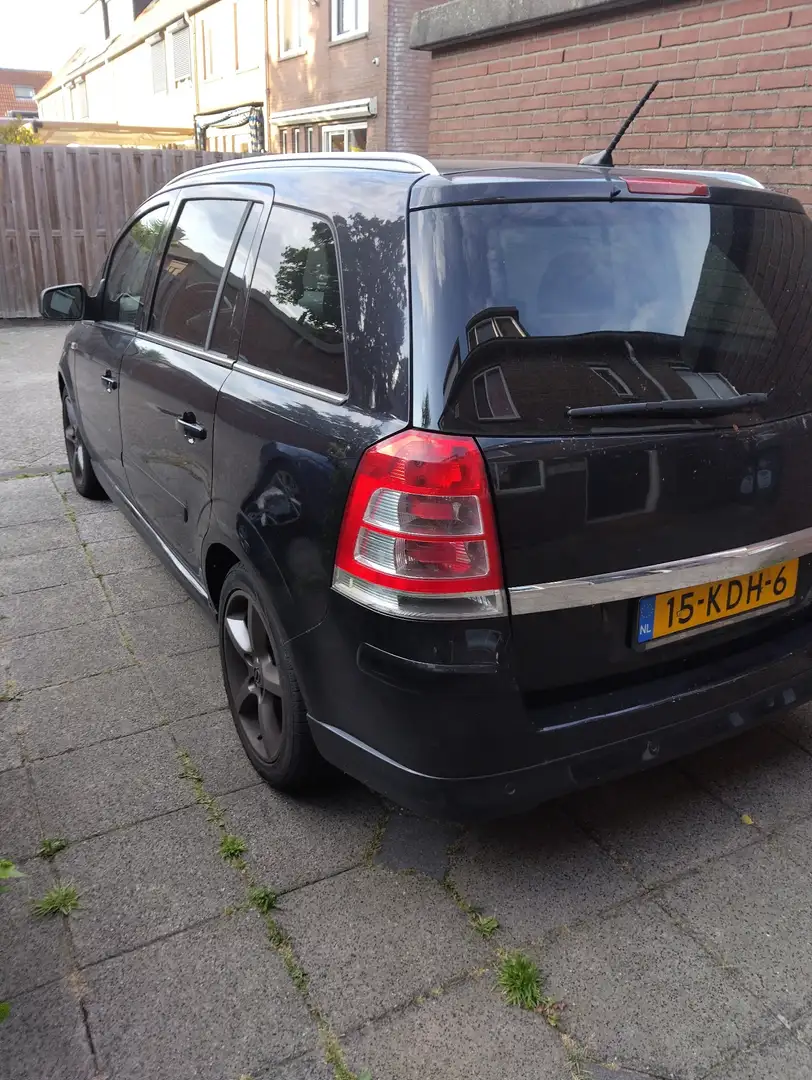 Opel Zafira 2.2 Cosmo Zwart - 2