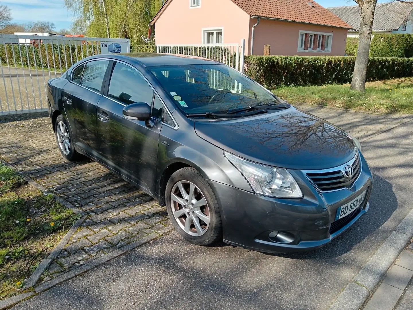 Toyota Avensis Executive Grau - 2