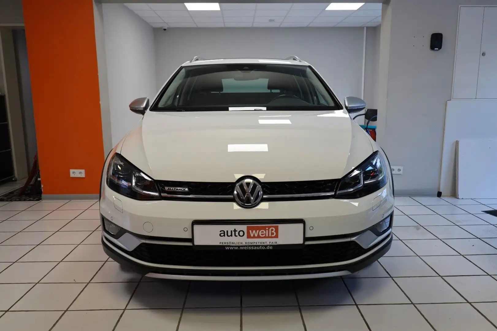 Volkswagen Golf Alltrack 2,0 TDI DSG 4M AHK Navi LED Pano Weiß - 2