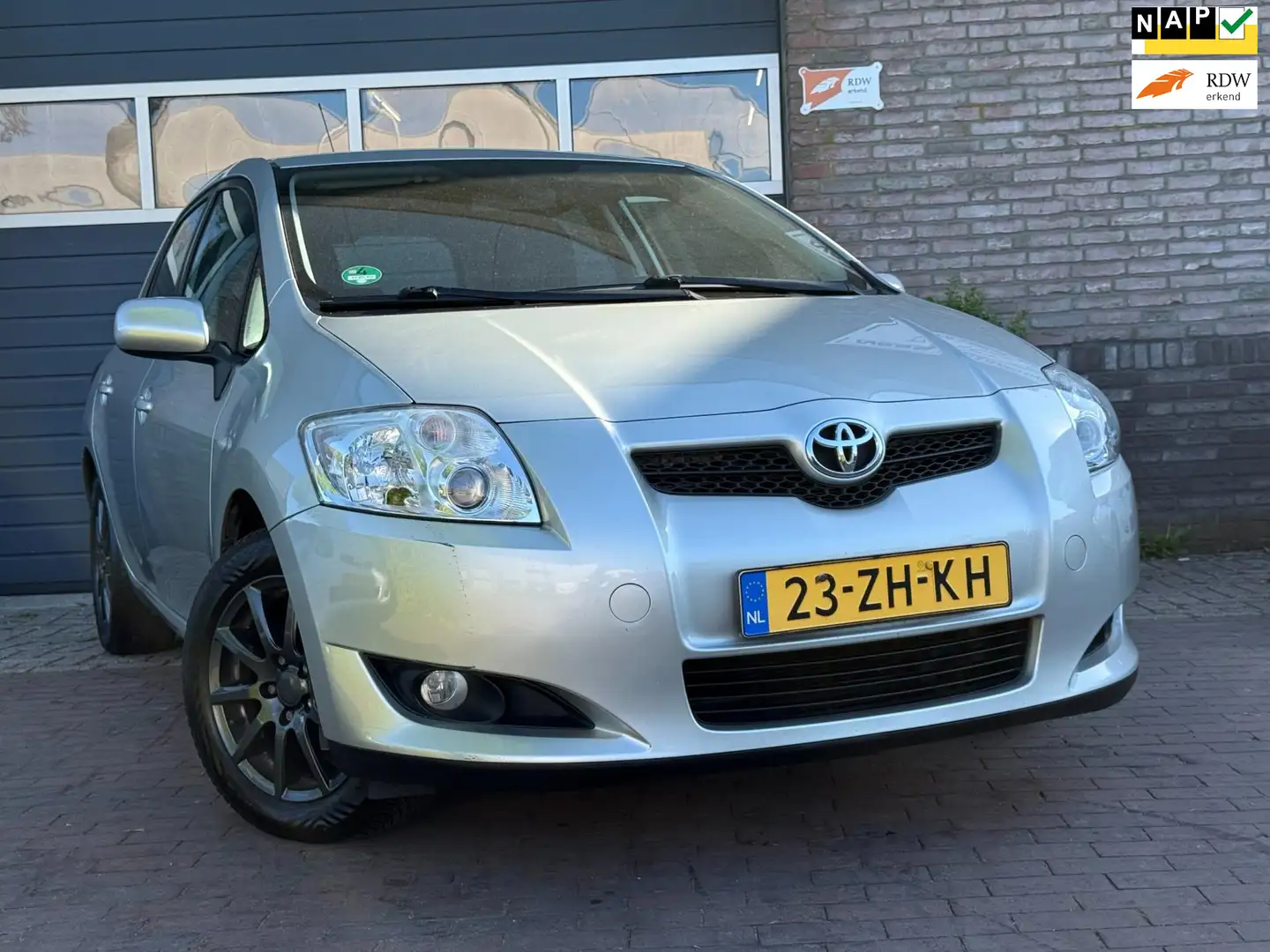 Toyota Auris 1.6-16V Sol Business Automaat|Navi|Climate Gris - 1