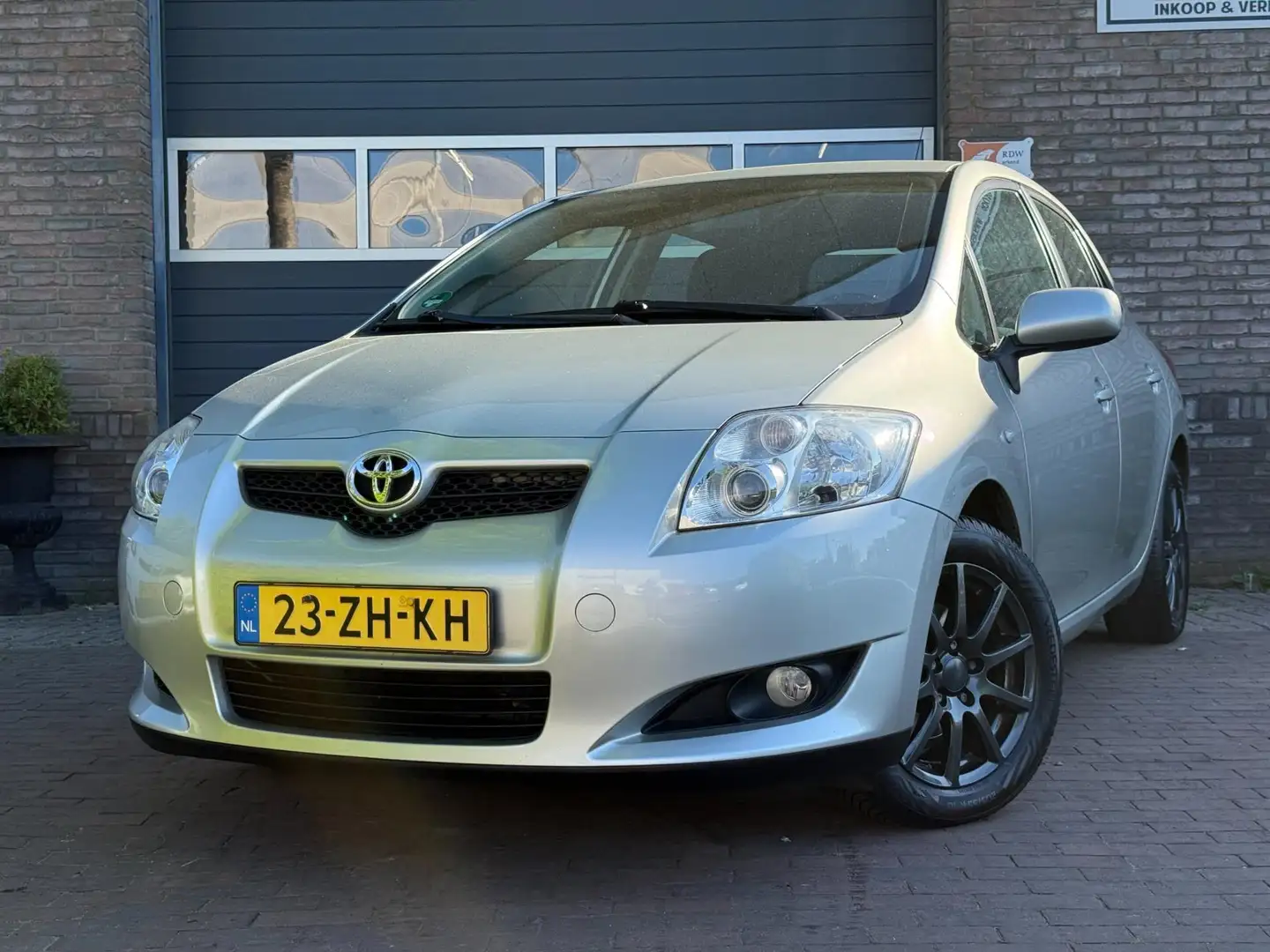 Toyota Auris 1.6-16V Sol Business Automaat|Navi|Climate Gris - 2