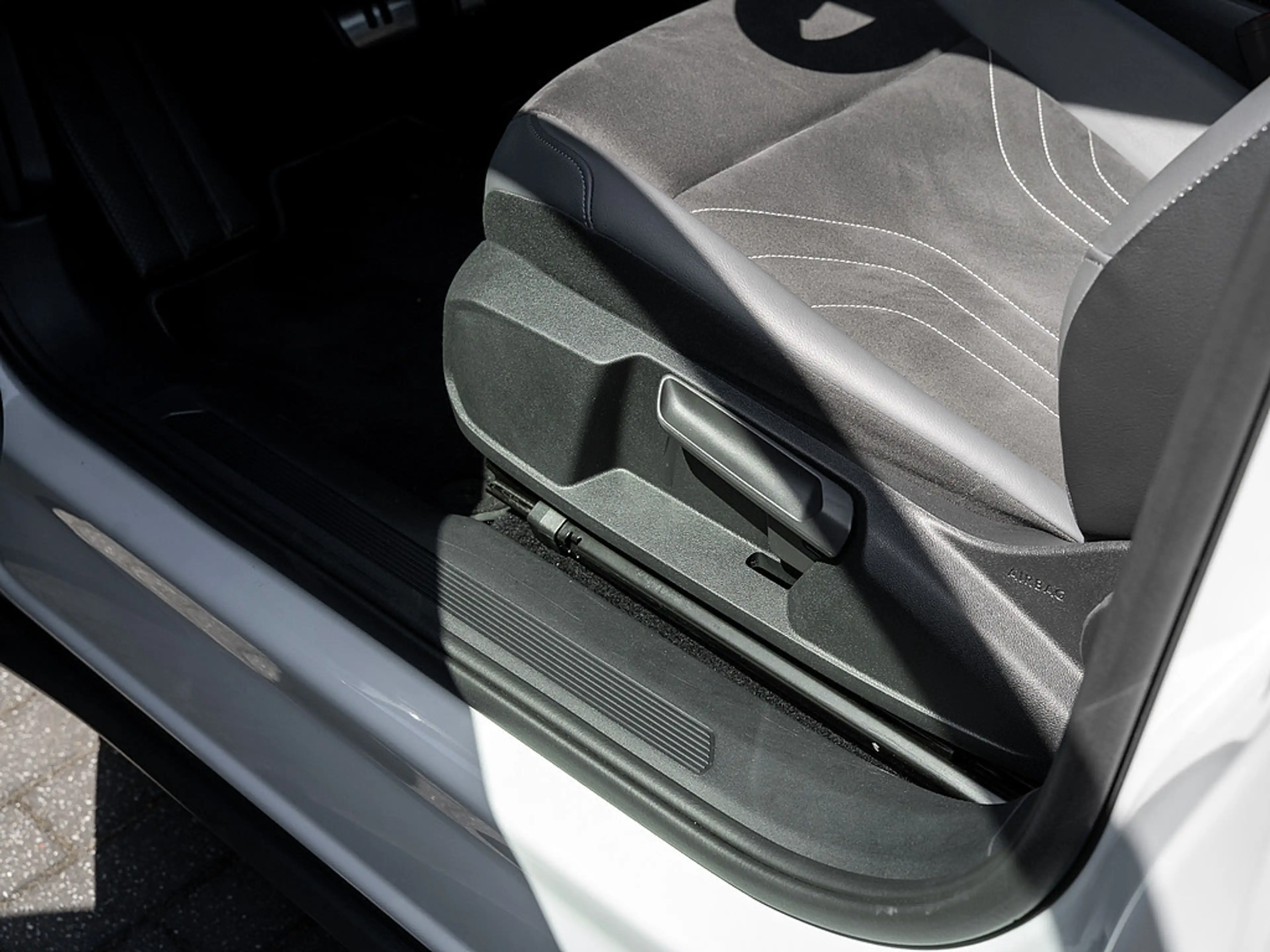 Volkswagen ID.5 Pro Performance AHK 360° HUD KEYLESS ACC — photo 15