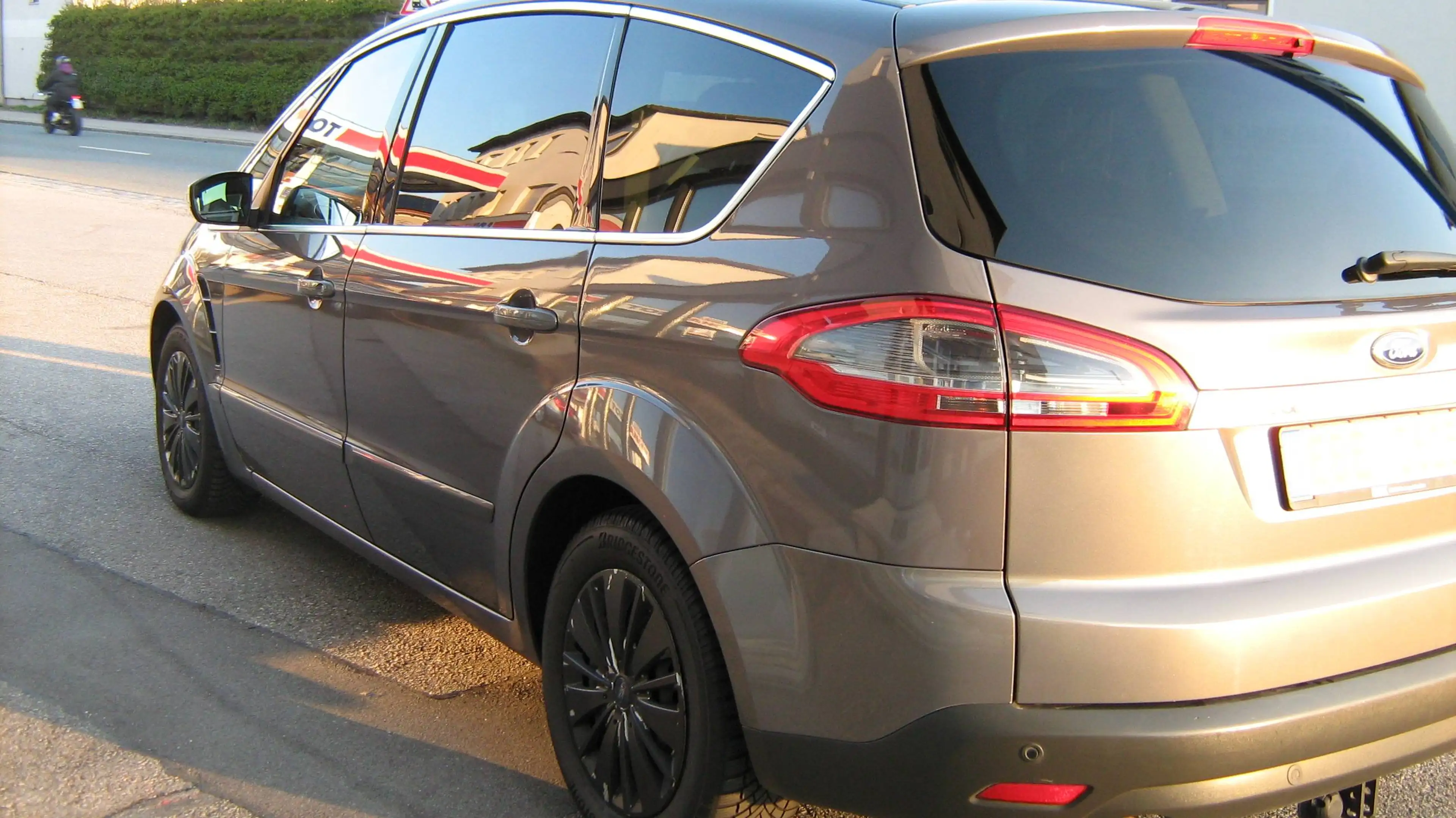 Ford S-Max Titanium — photo 10