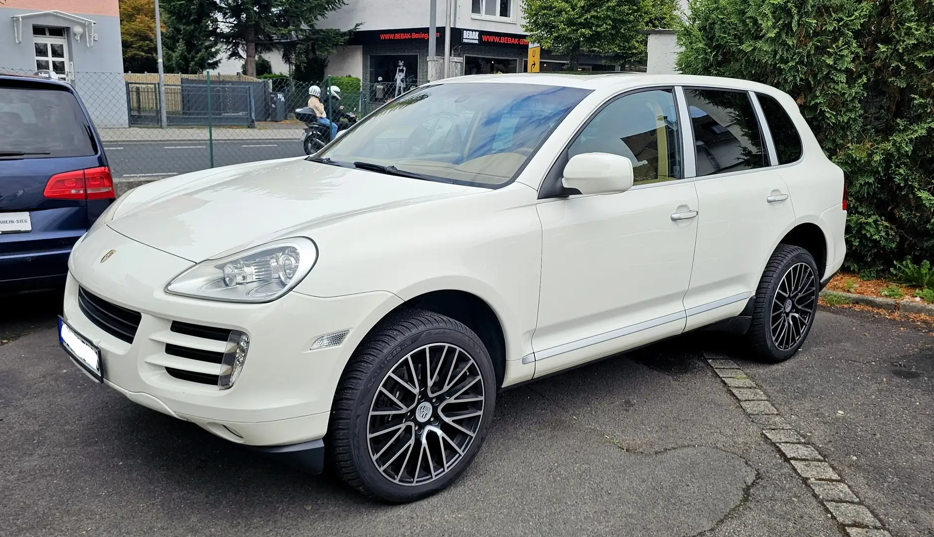 Porsche Cayenne - 2