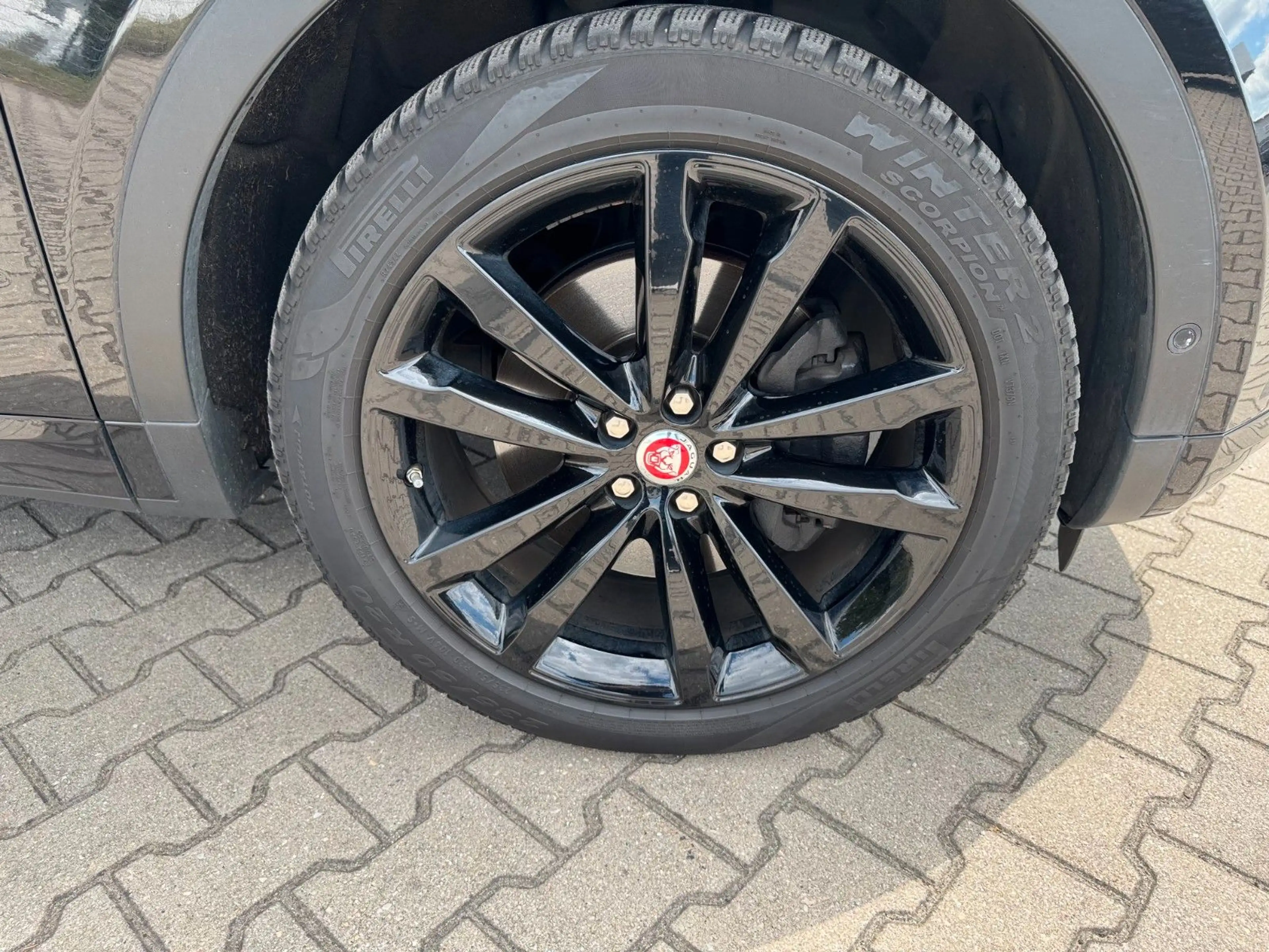 Jaguar E-Pace E-PACE R-Dynamic SE AWD — photo 7