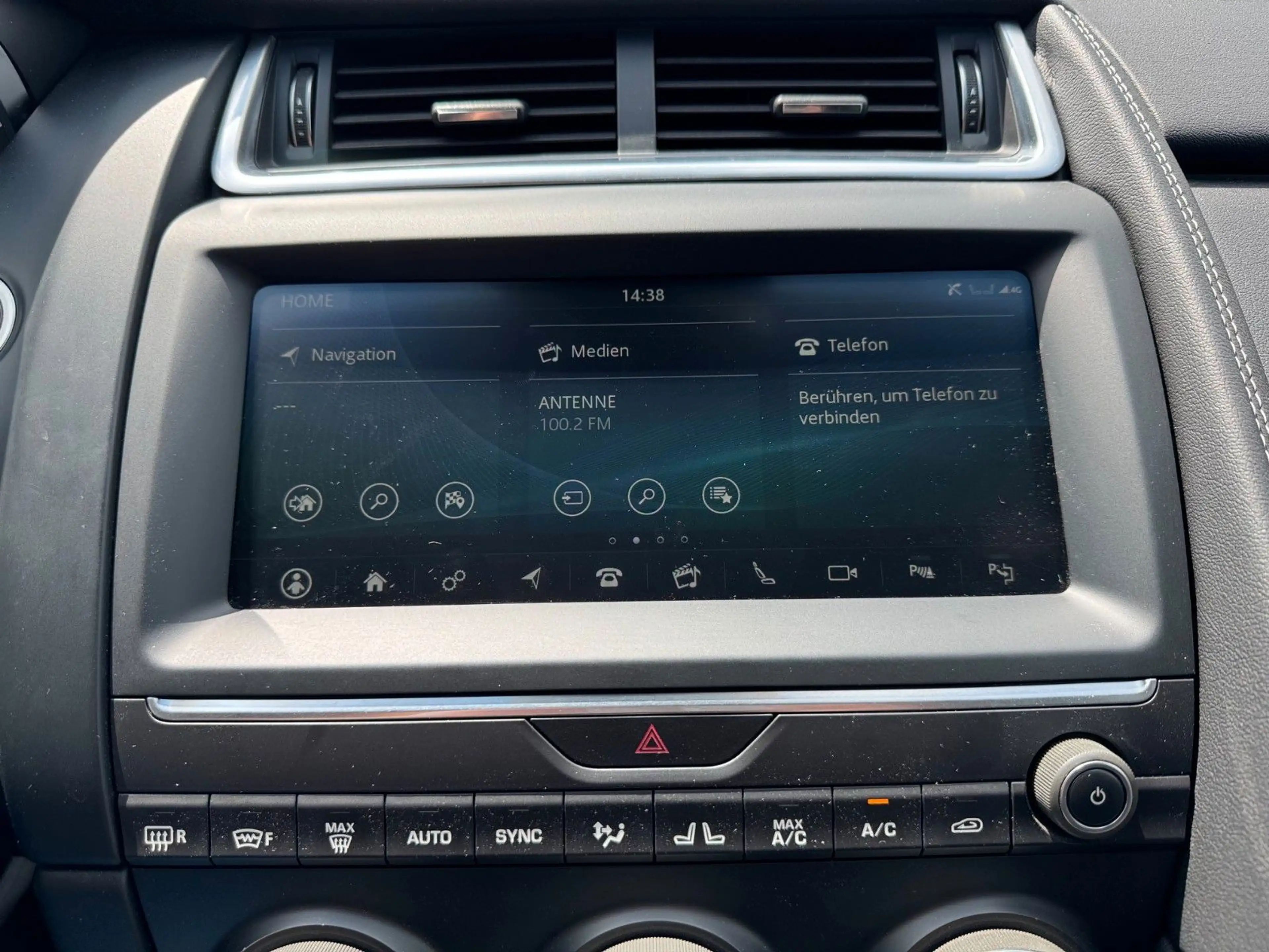 Jaguar E-Pace E-PACE R-Dynamic SE AWD — photo 12