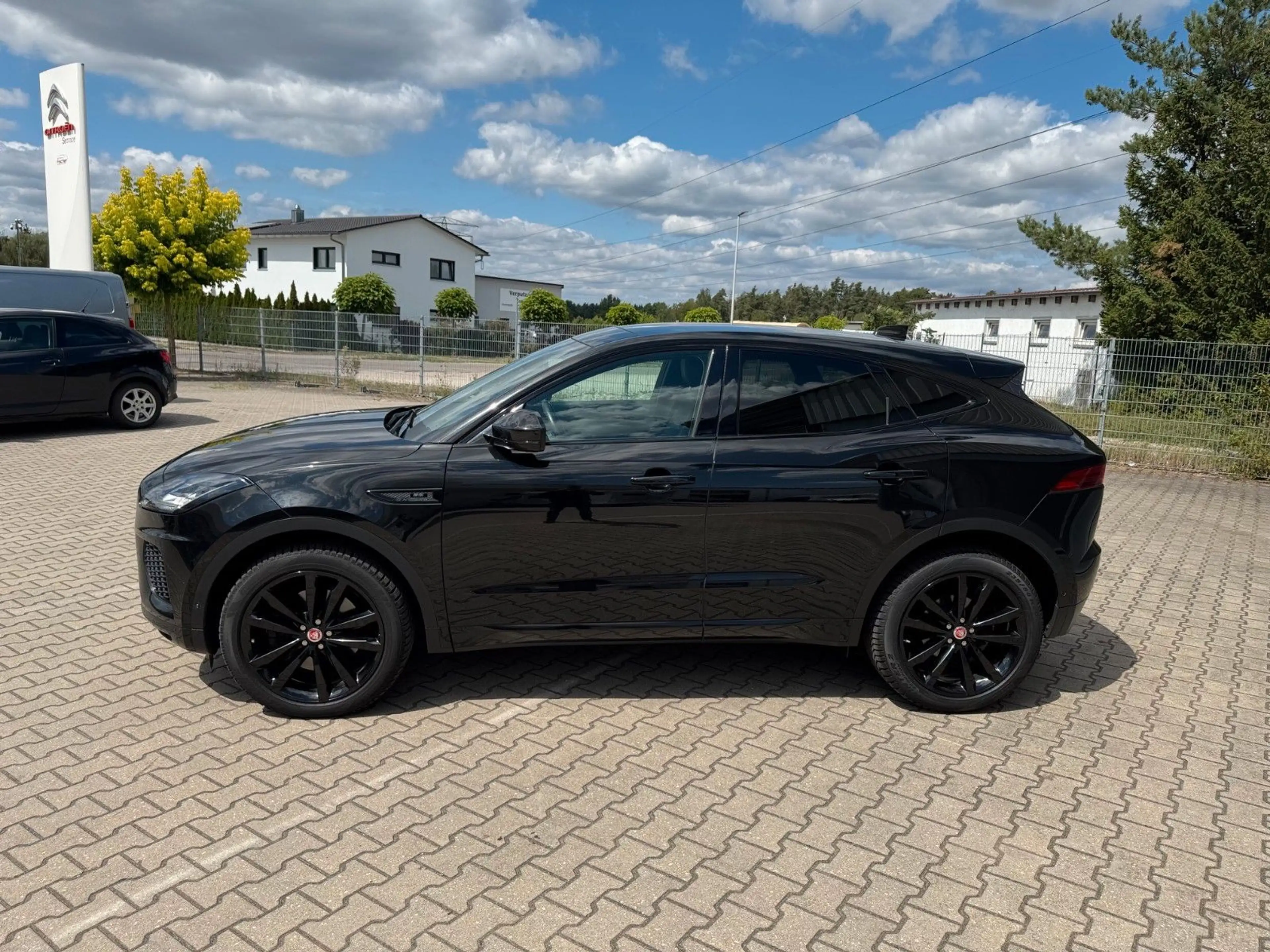 Jaguar E-Pace E-PACE R-Dynamic SE AWD — photo 5