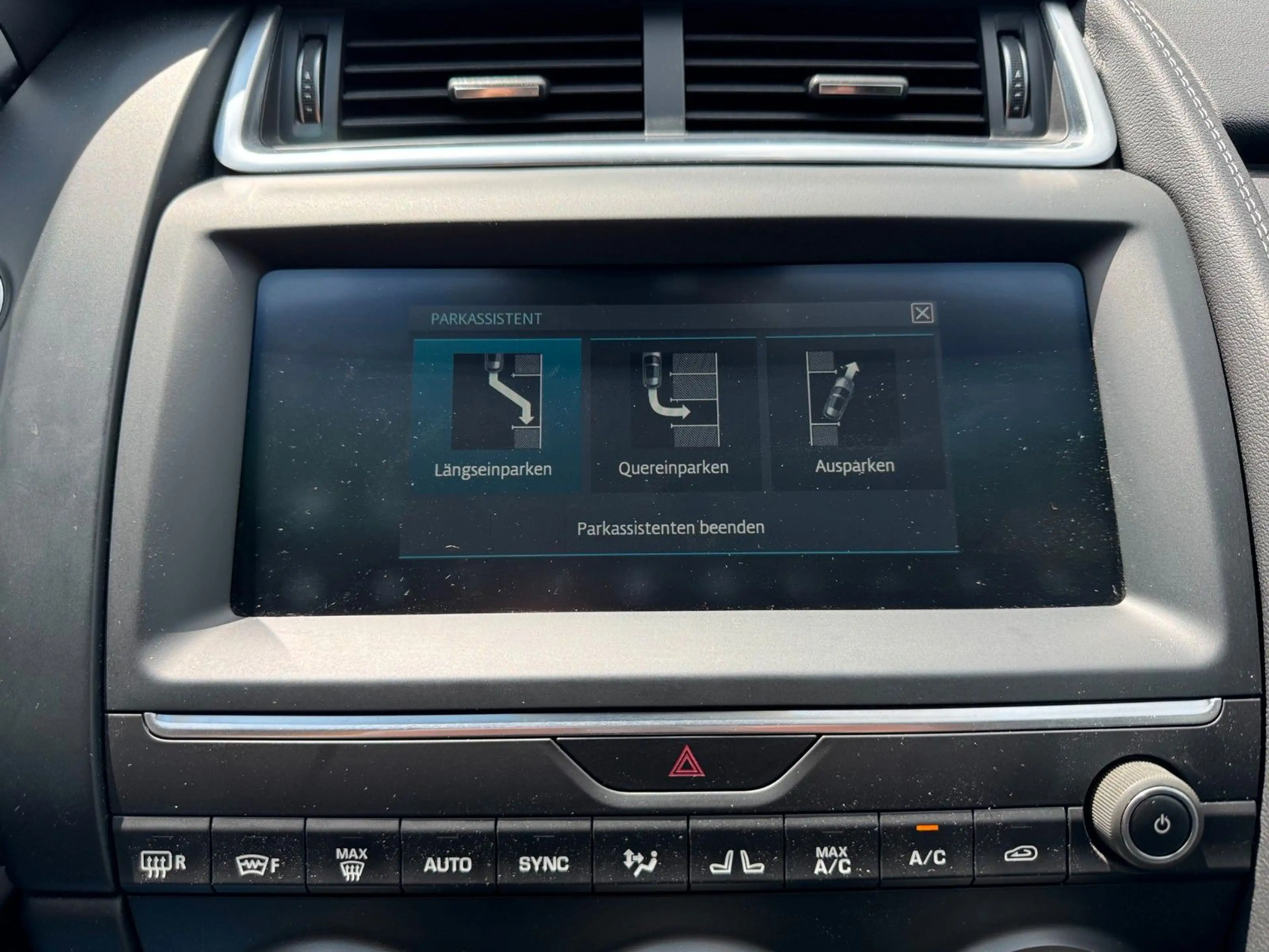 Jaguar E-Pace E-PACE R-Dynamic SE AWD — photo 14