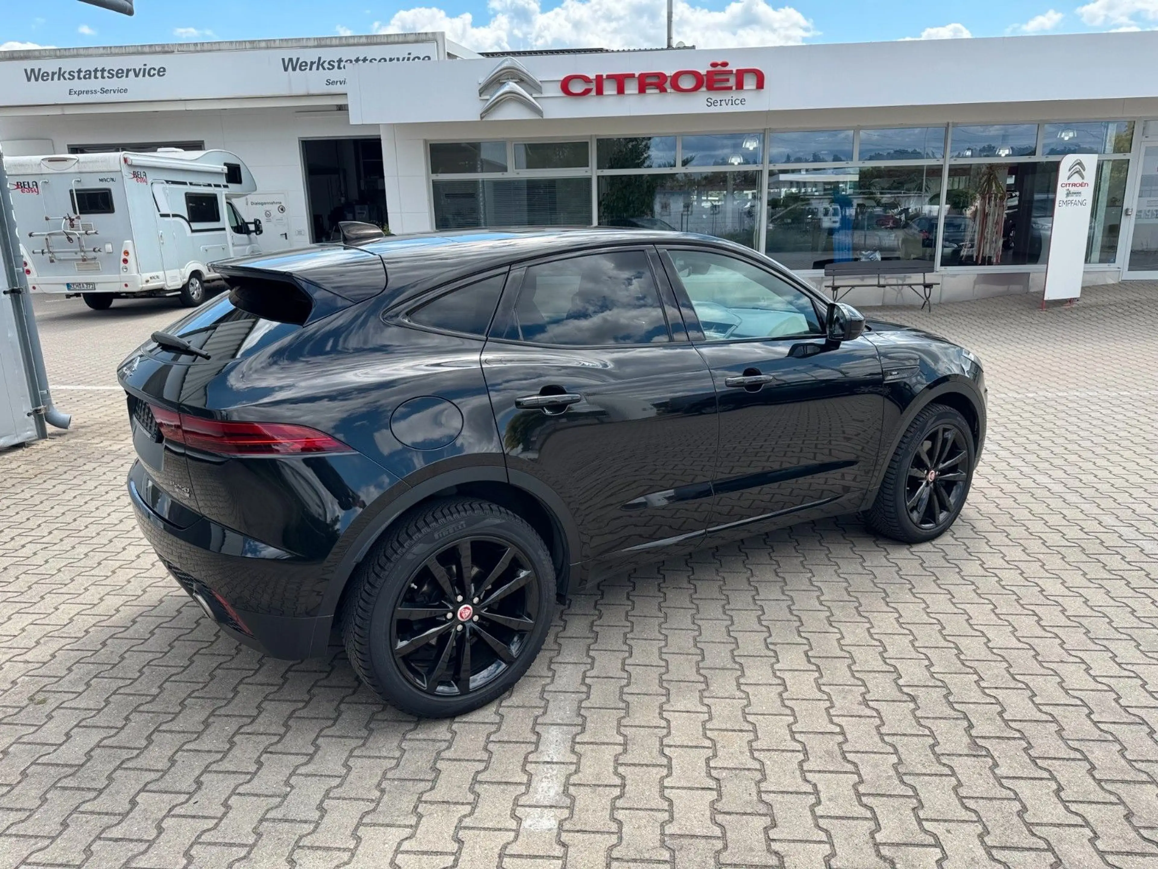 Jaguar E-Pace E-PACE R-Dynamic SE AWD — photo 3