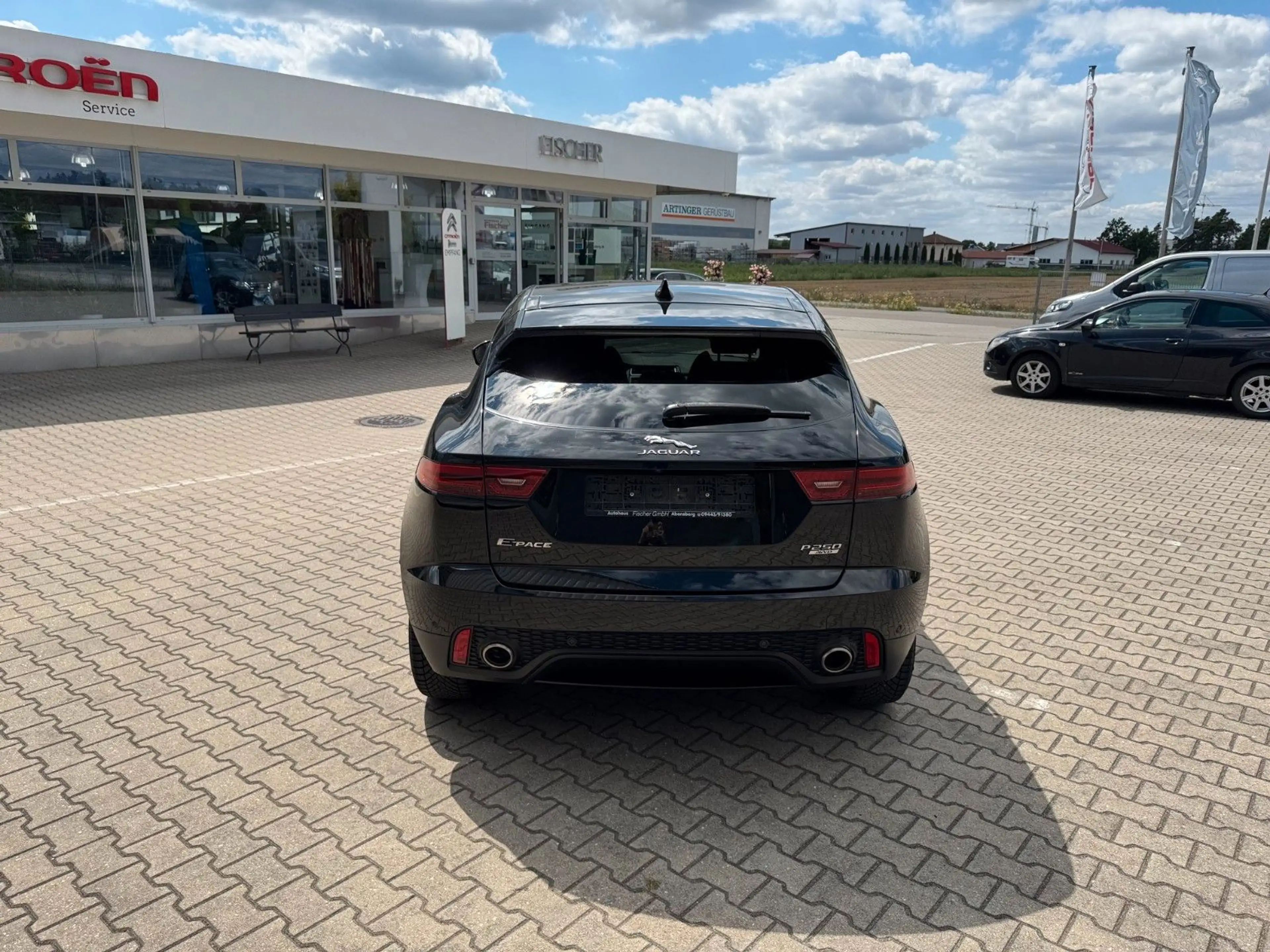 Jaguar E-Pace E-PACE R-Dynamic SE AWD — photo 4