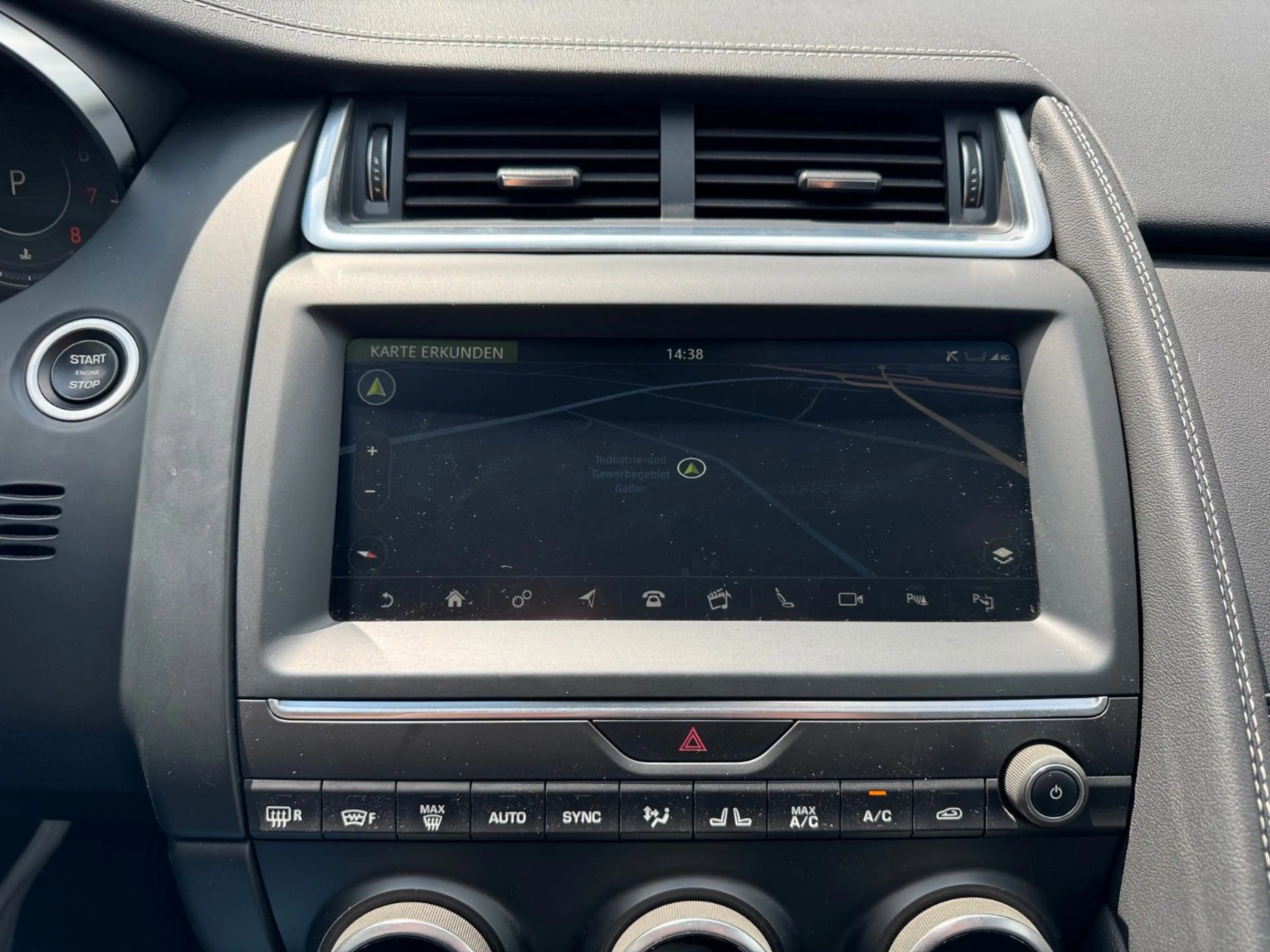 Jaguar E-Pace E-PACE R-Dynamic SE AWD — photo 13