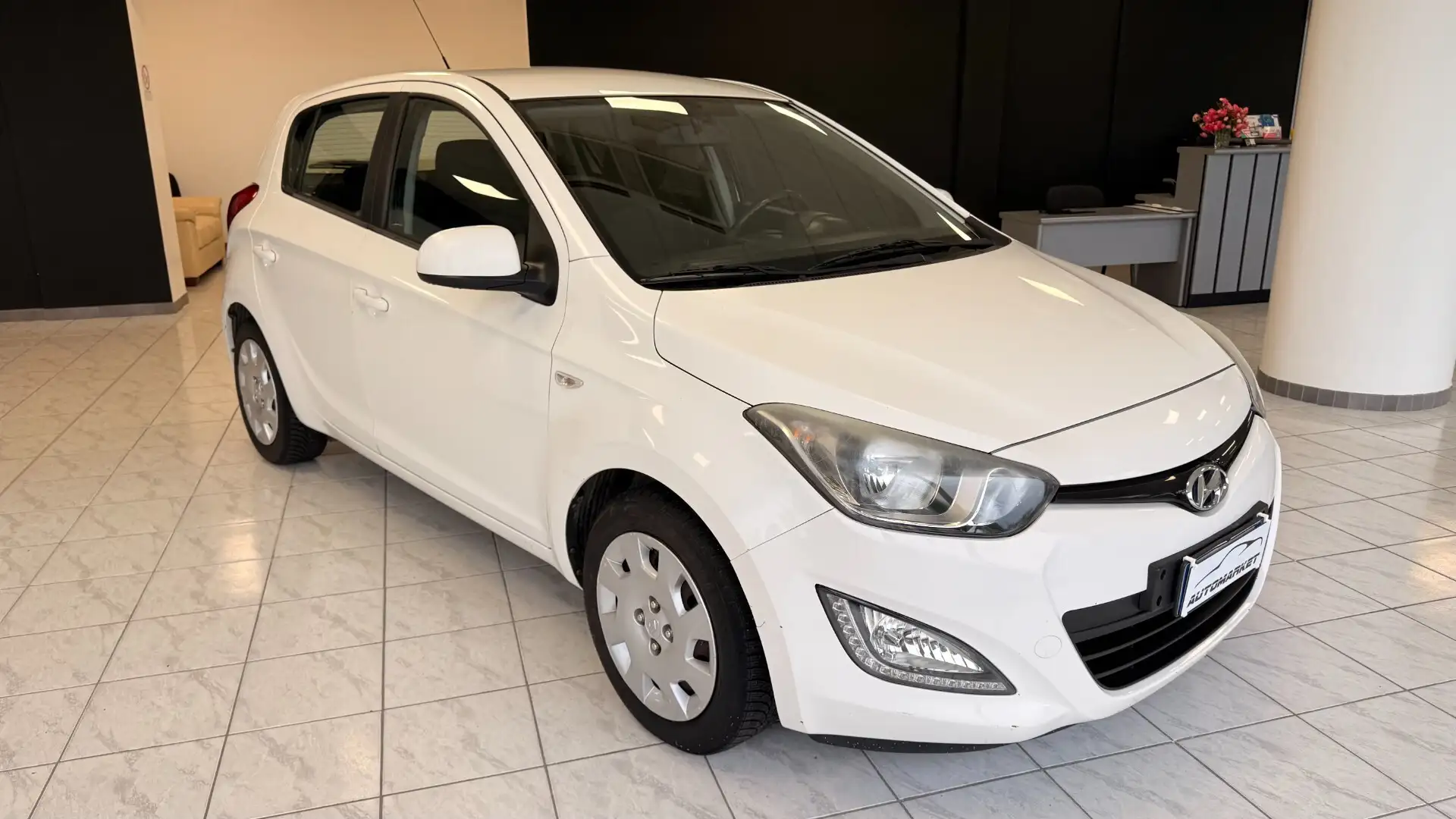 Hyundai i20 1.2 5p. BlueDrive GPL Sound Edition Blanco - 2