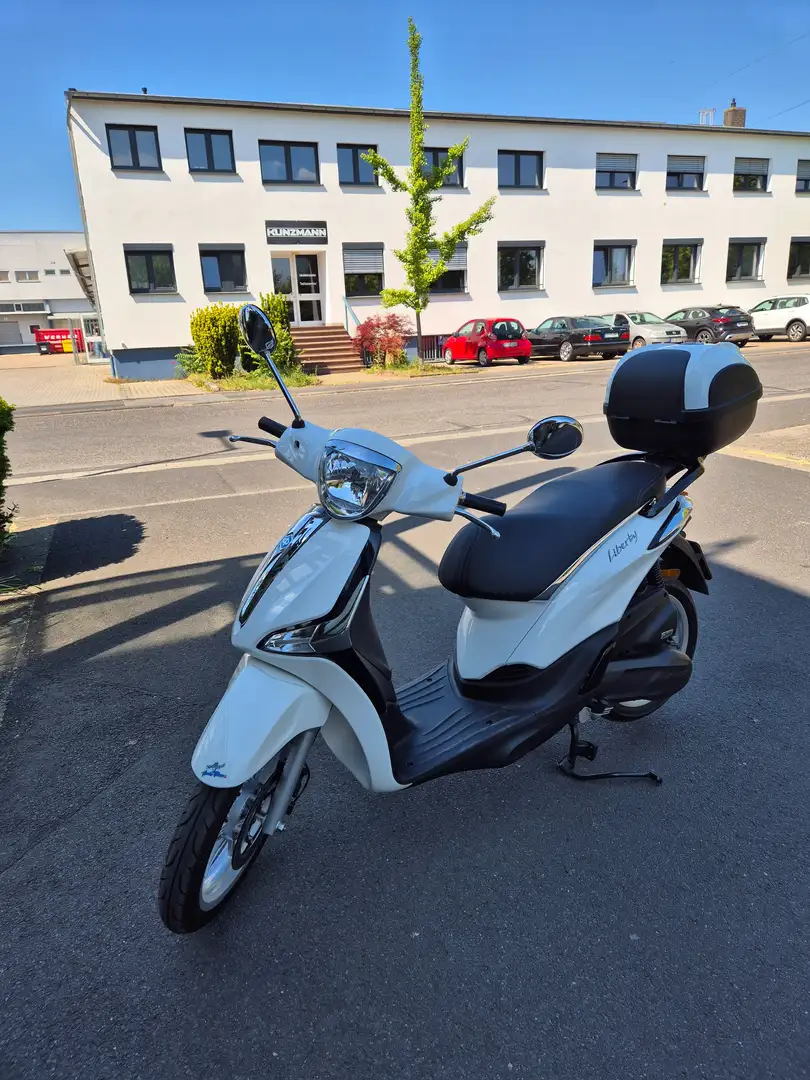 Piaggio Liberty 50 PIAGGIO Liberty 50ccm  weiß mit Topcase Blanco - 1