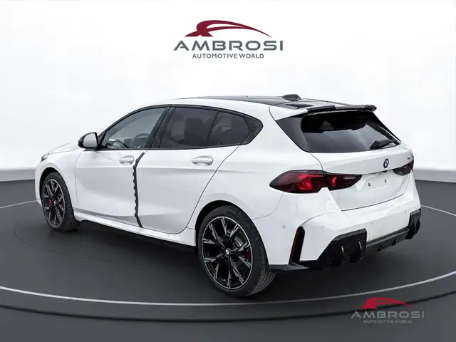 BMW 1 Series view 4