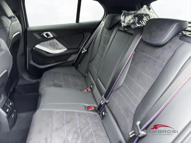 BMW 1 Series view 11