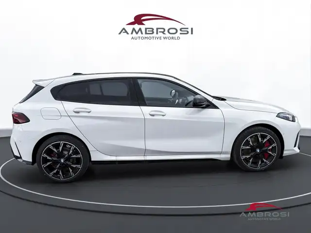 BMW 1 Series view 5