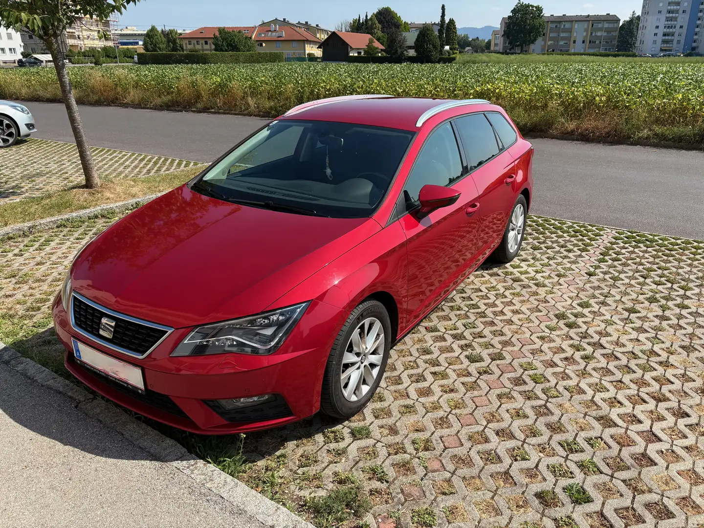 SEAT Leon Leon ST Style 1,6 TDI Start-Stopp Style Rot - 1