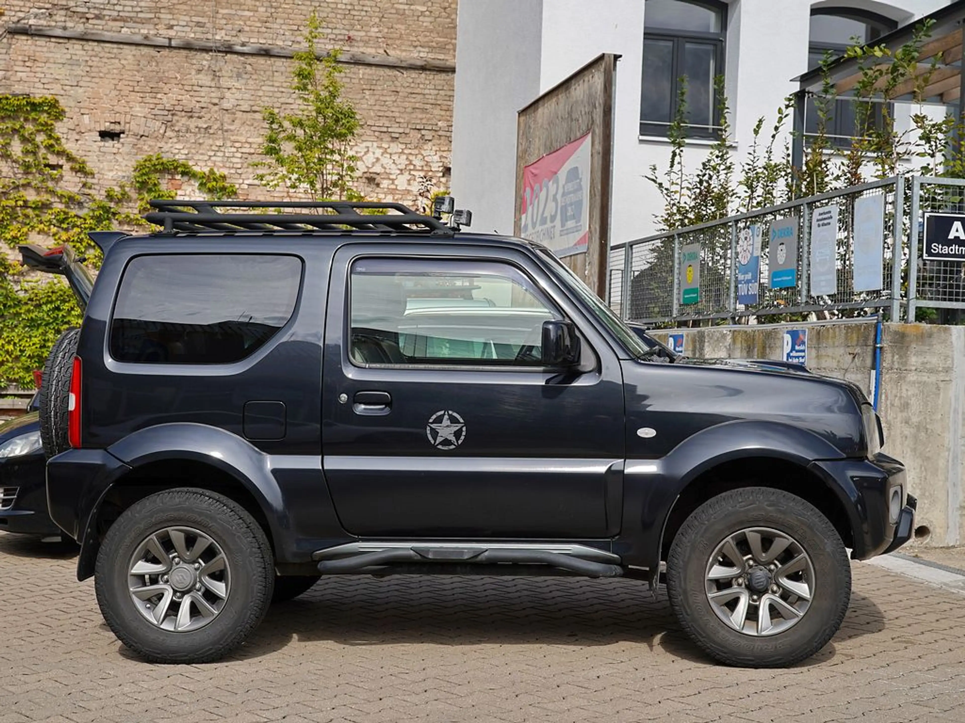 Suzuki Jimny 1.3 Ranger Style 4x4 | Höherlegung m. ABE | US Army Erstbesitz | AHK | Klima | Sitzhzg. — photo 2
