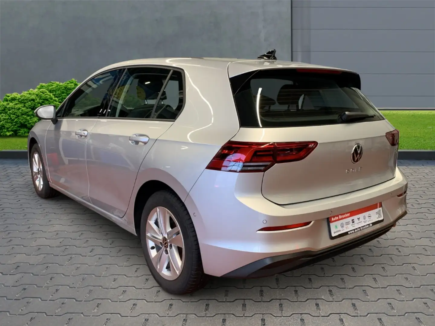 Volkswagen Golf VIII Life 1.5 TSI+Alufelgen+Navi+Klimaautomatik Silber - 2