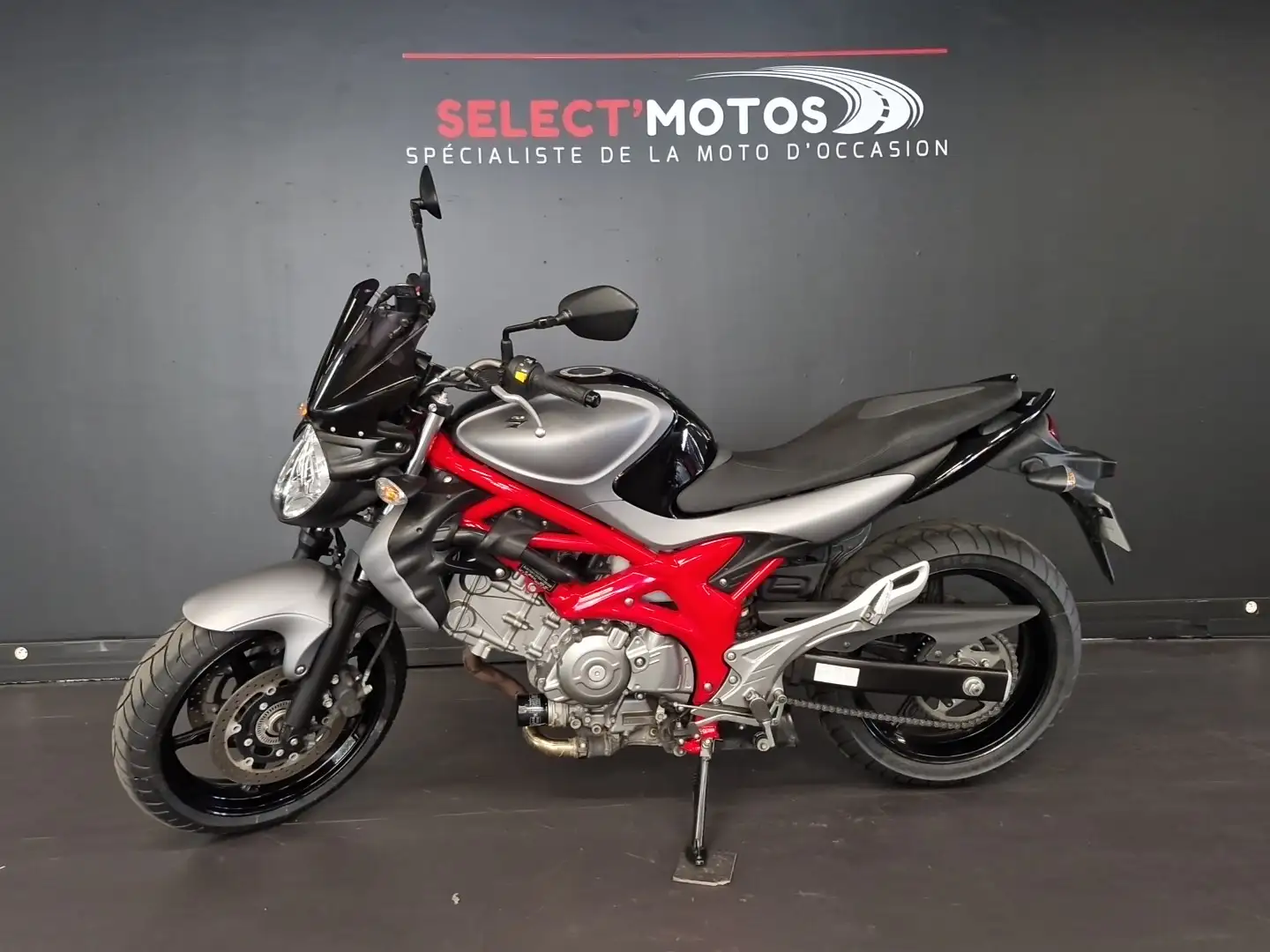 Suzuki Gladius 650 Gris - 2
