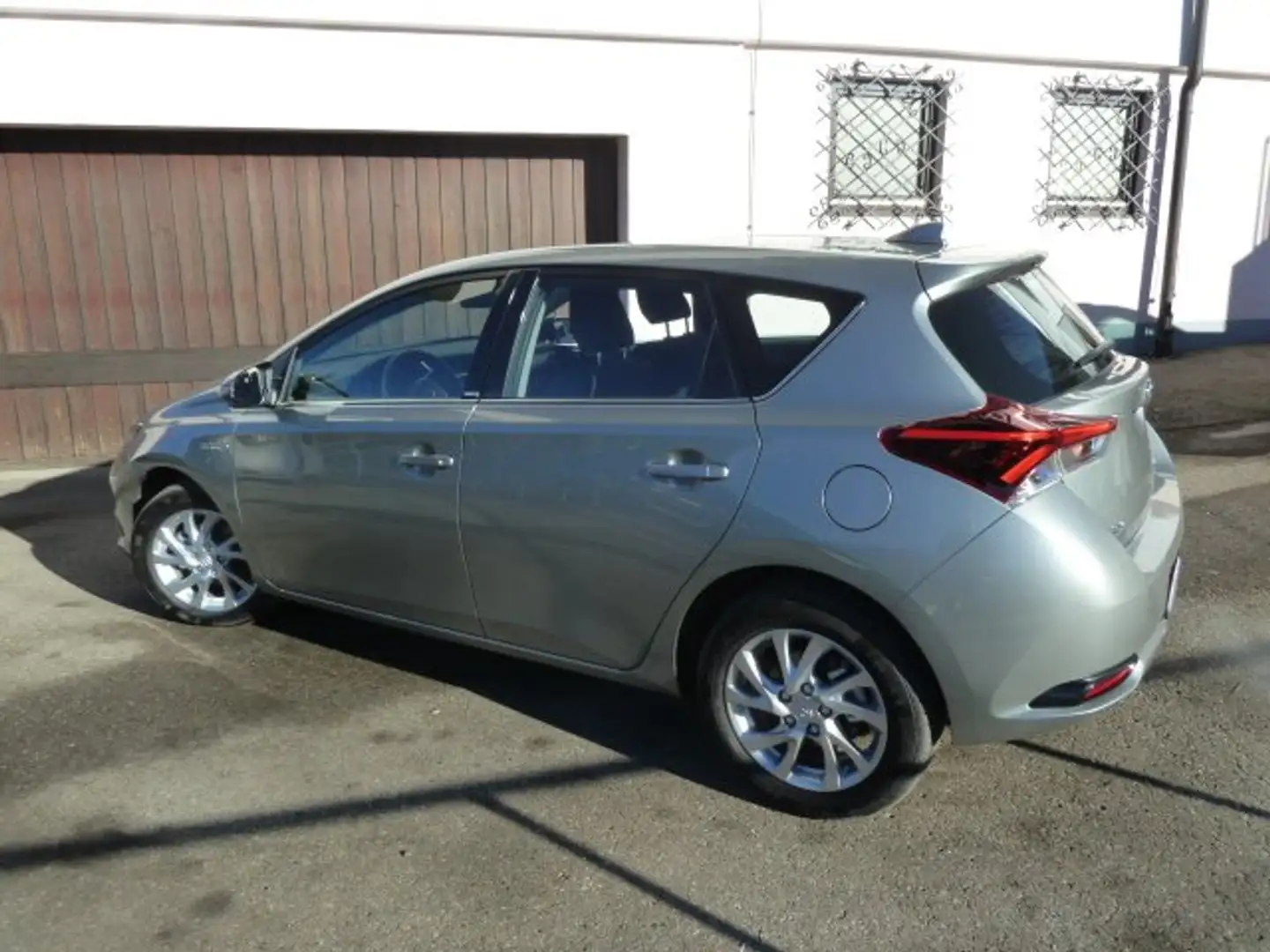 Toyota Auris Auris 1,8 VVT-i Hybrid Autom, Anhängerkupplung Silber - 2