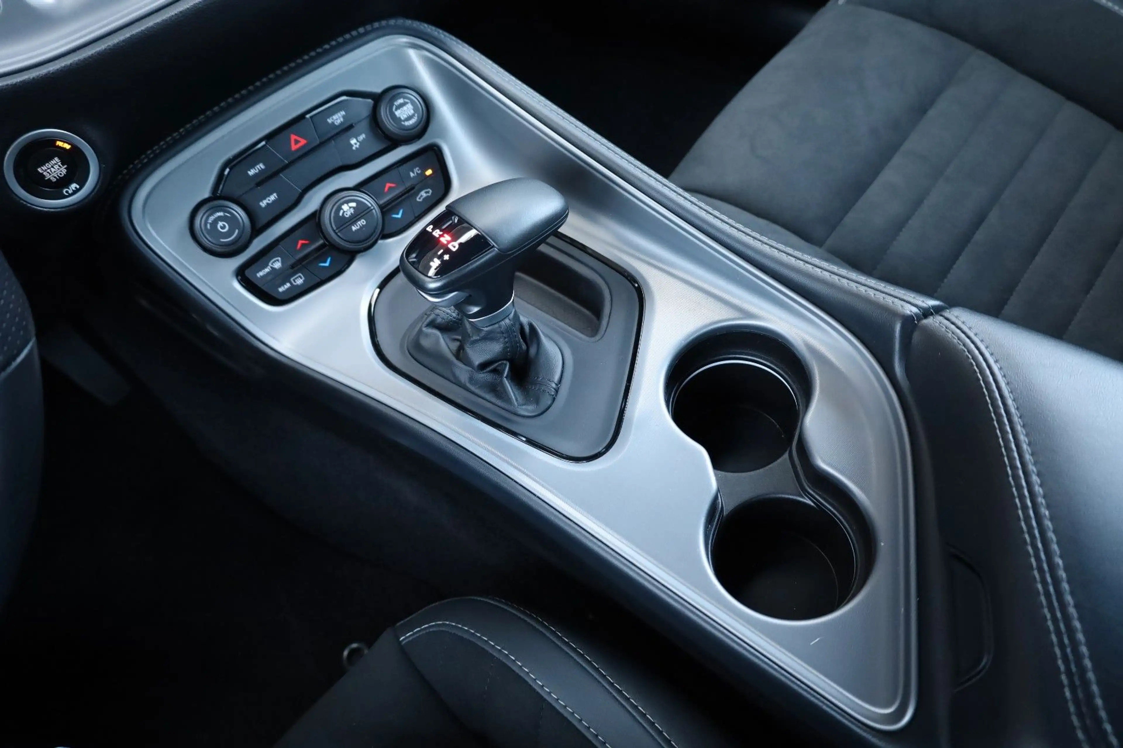 Dodge Challenger 3.6 SXT/KAMERA/BTH/MFL/SHZ/ALPINE/R20 — photo 15