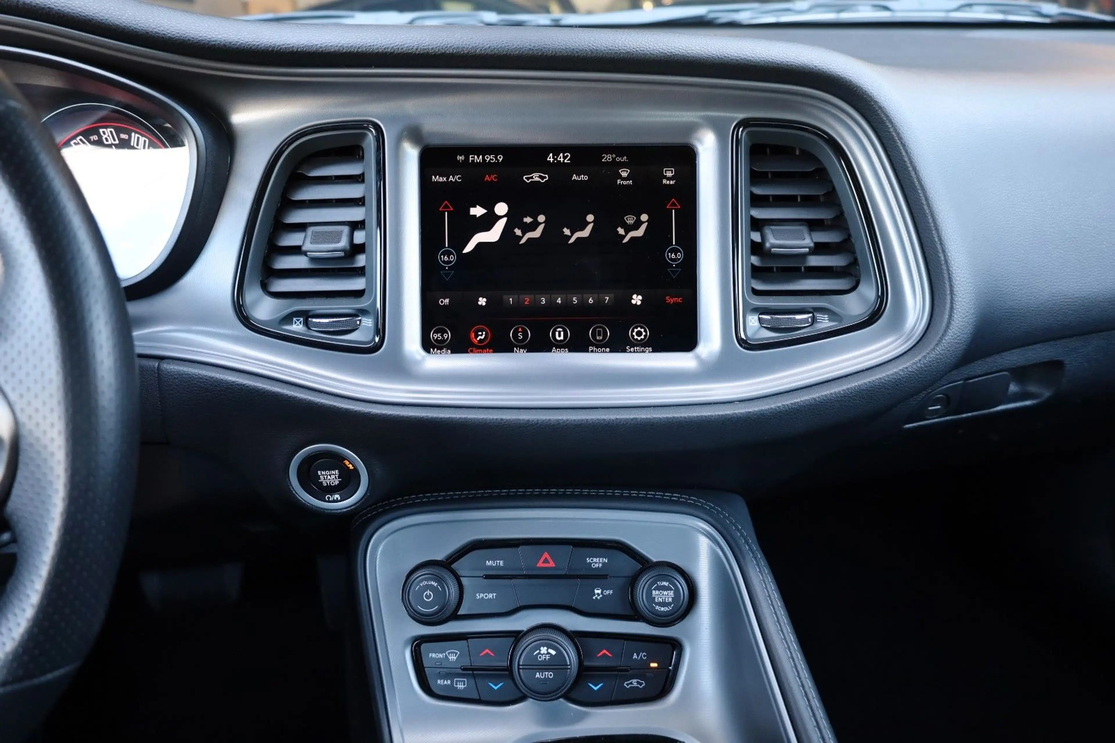 Dodge Challenger 3.6 SXT/KAMERA/BTH/MFL/SHZ/ALPINE/R20 — photo 14