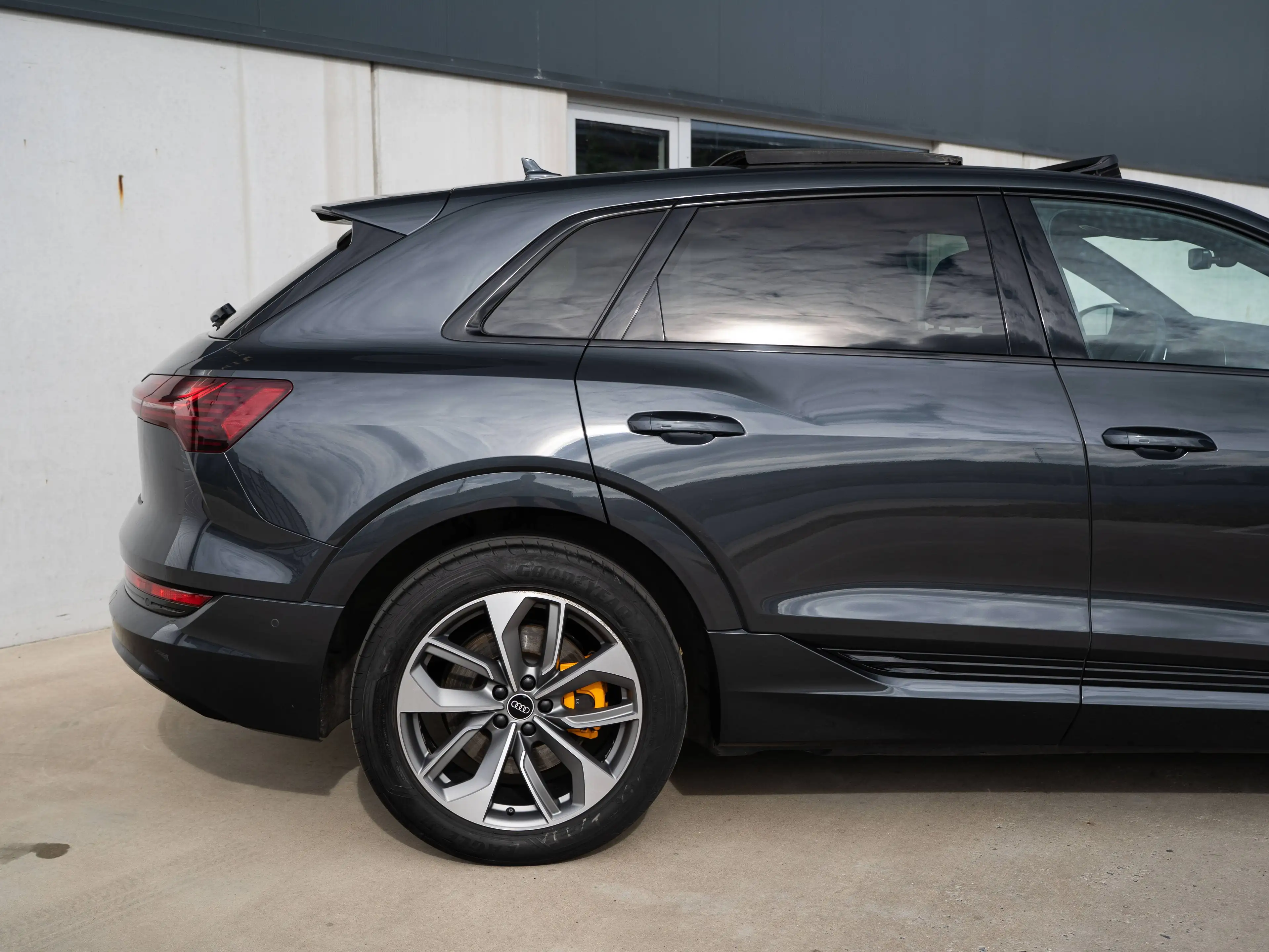 Audi e-tron 95 kWh l 55 Quattro l Pano l Heated Seats l Keyless l Memory Seats — photo 10
