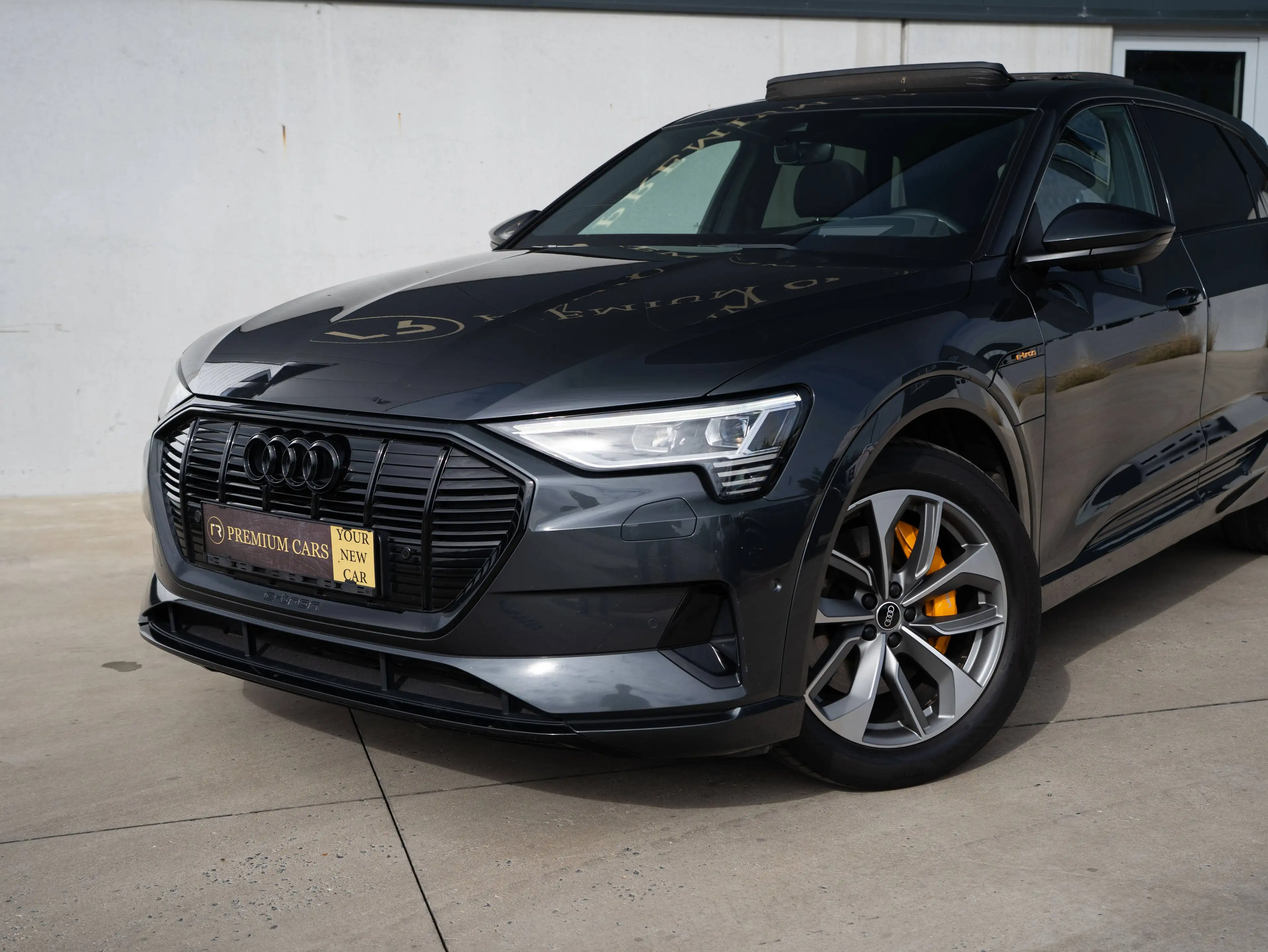 Audi e-tron 95 kWh l 55 Quattro l Pano l Heated Seats l Keyless l Memory Seats — photo 3