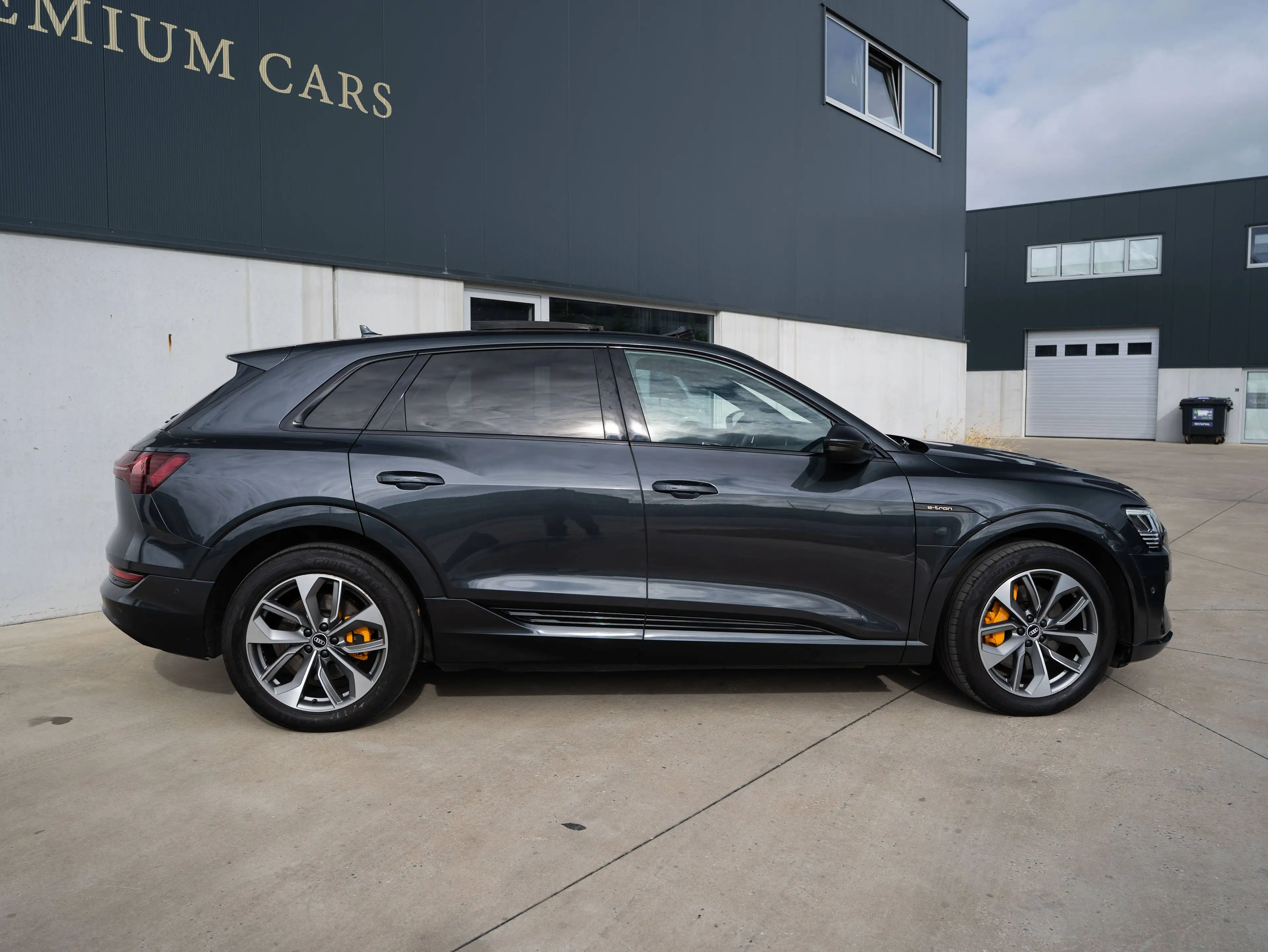 Audi e-tron 95 kWh l 55 Quattro l Pano l Heated Seats l Keyless l Memory Seats — photo 8
