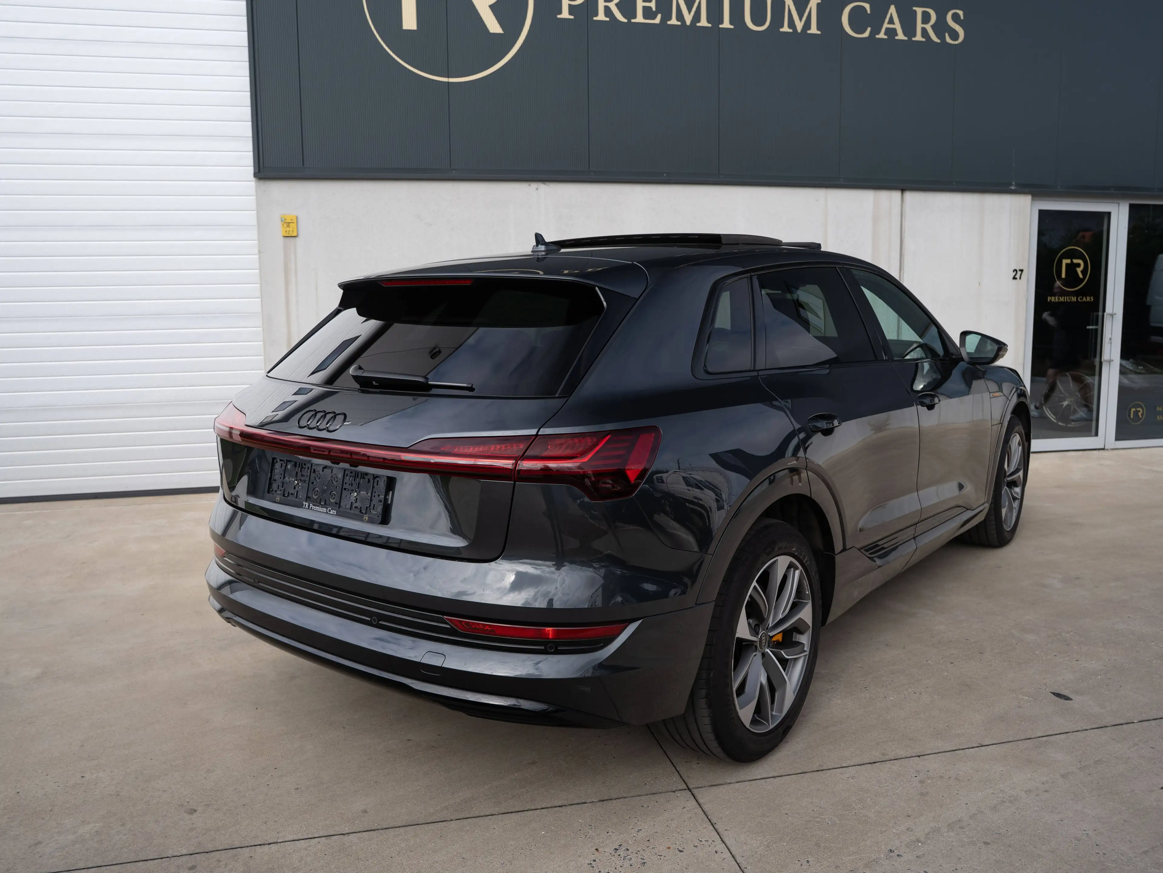 Audi e-tron 95 kWh l 55 Quattro l Pano l Heated Seats l Keyless l Memory Seats — photo 11