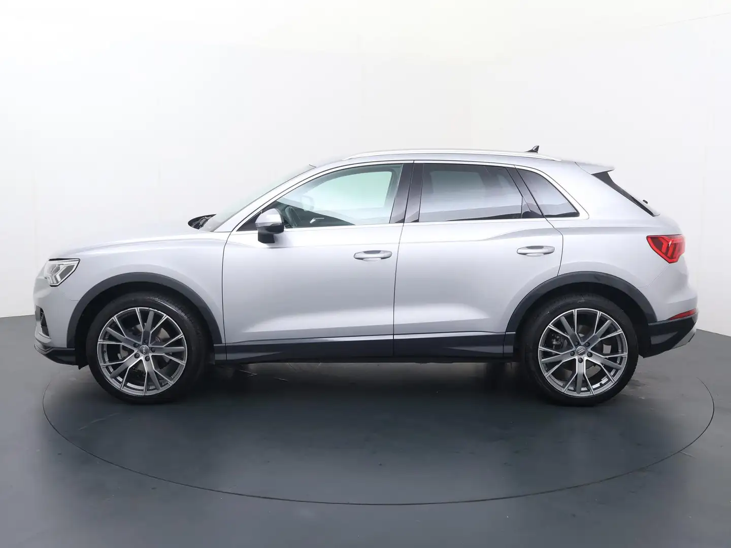 Audi Q3 35 TFSI Advanced | 150 PK | Automaat | Elektrische Grijs - 2