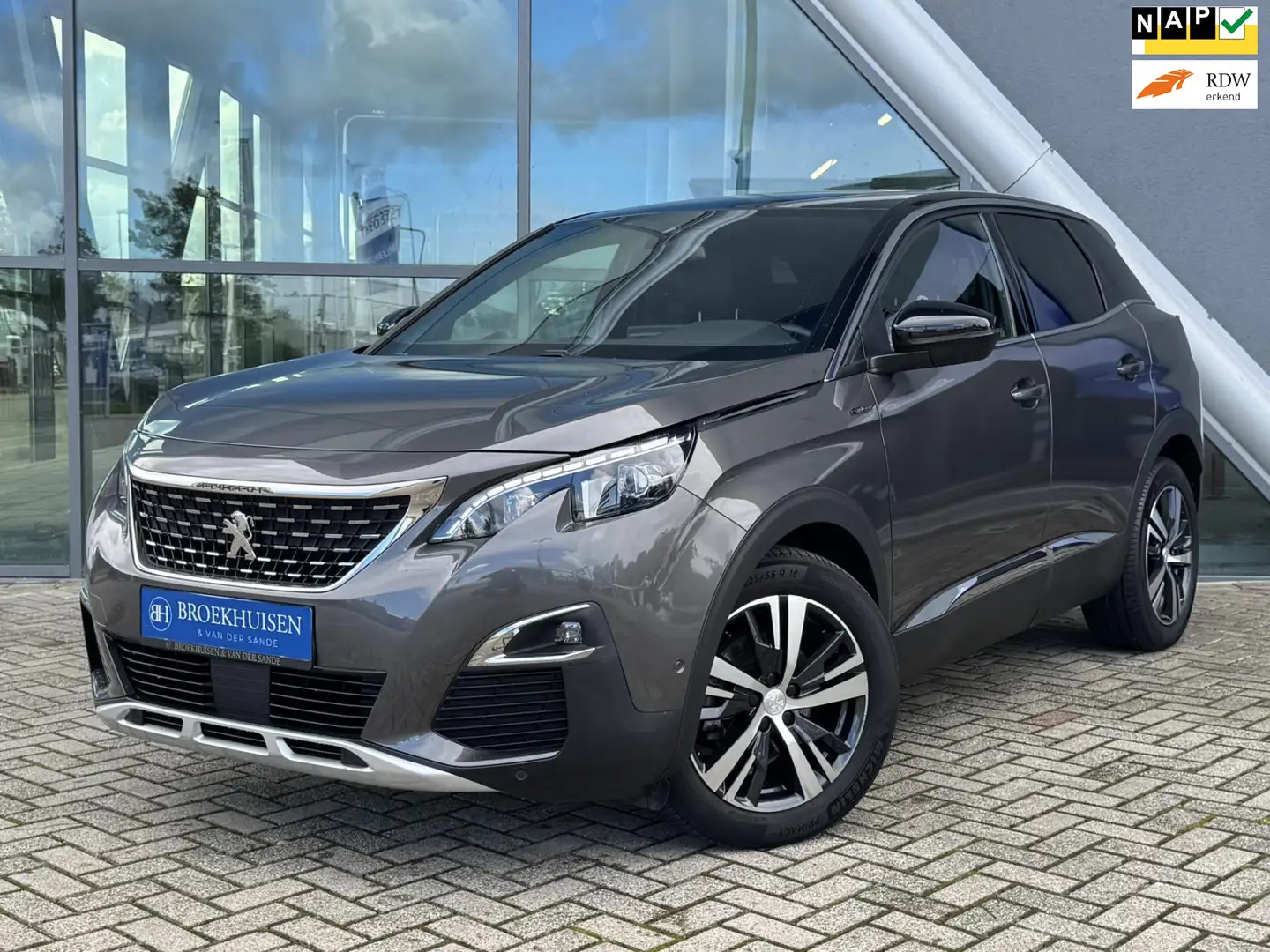 Peugeot 3008 1.2 PureTech GT Line 131pk Automaat / 360 Camera / Grijs - 1
