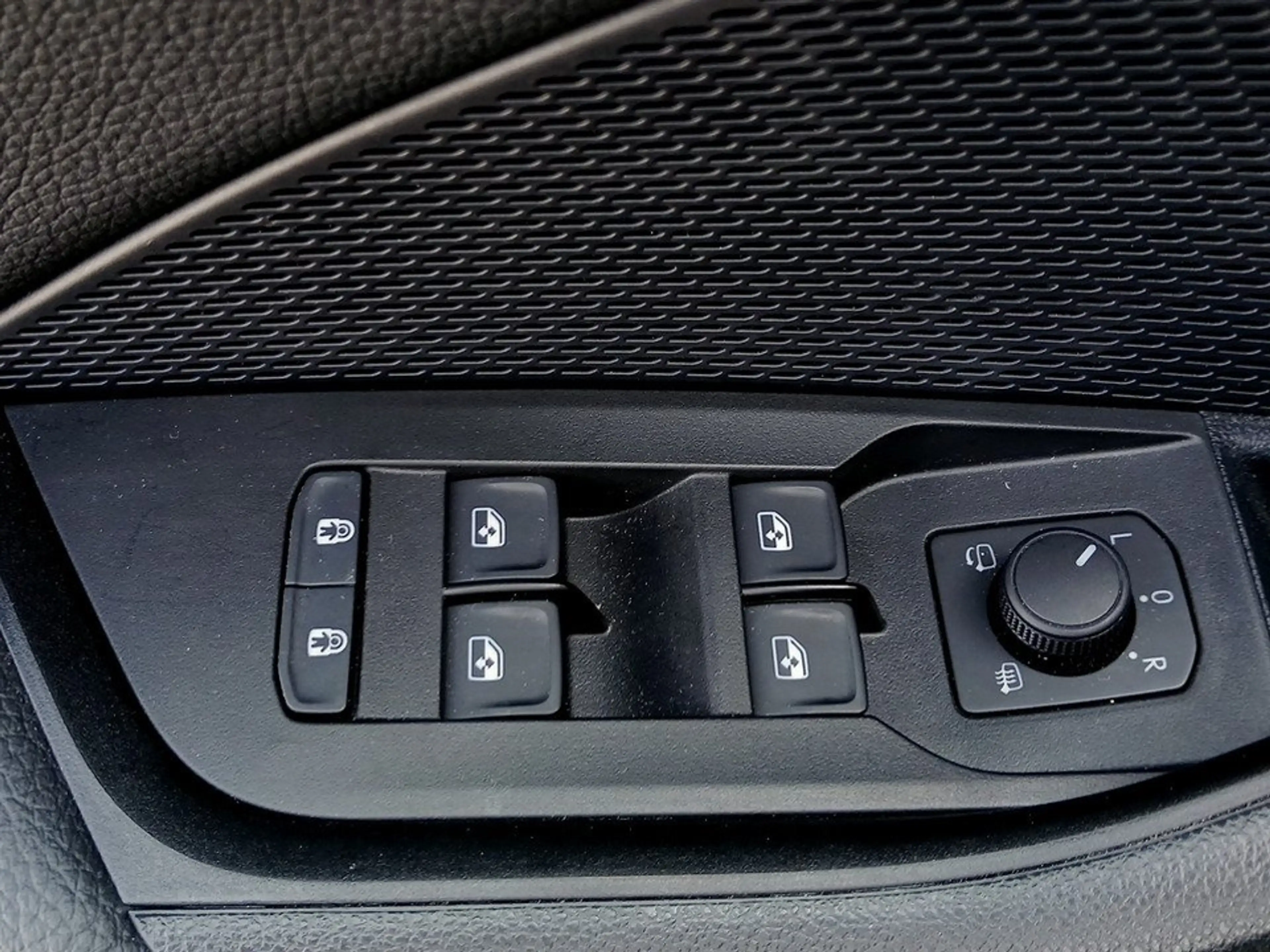 Skoda Octavia Combi 1.5 TSI DSG Selection AHK+LED+NAVI — photo 10