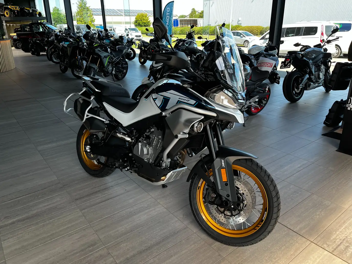 CFMOTO 800 MT Explore // BLACK DRAGON DEAL, INCL. 5J. GARANTIE Blanc - 1