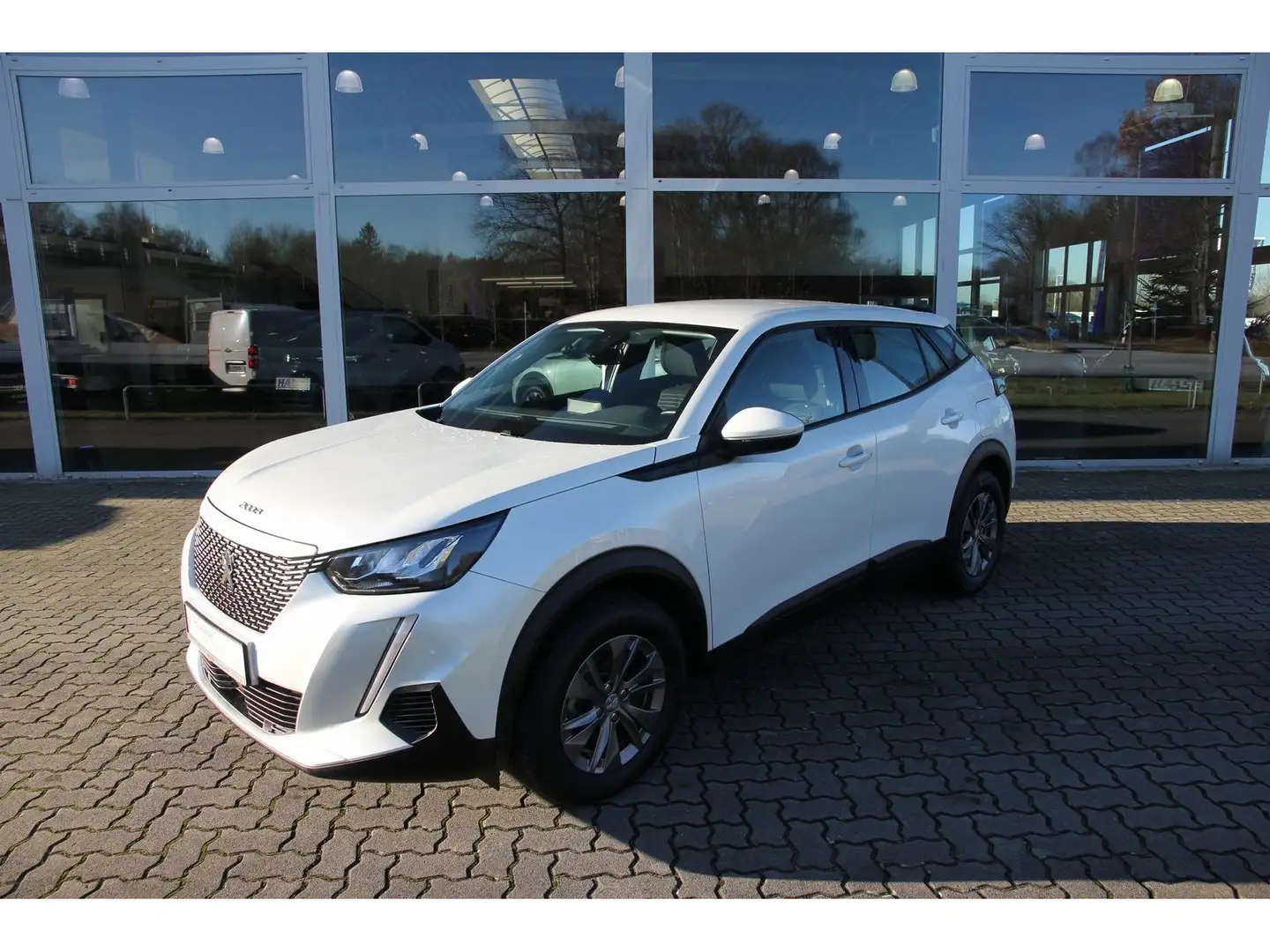 Peugeot 2008 (e-) Active Navi SHZ Kamera scheckheft Weiß - 1