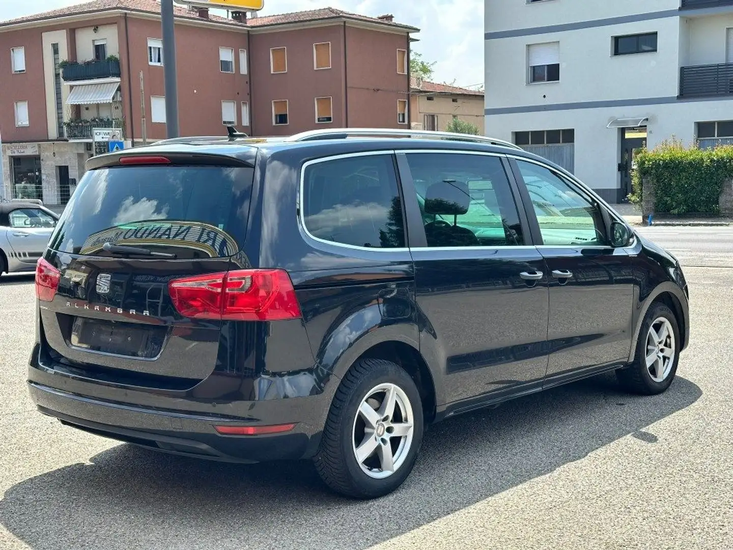 SEAT Alhambra 2.0 TDI CR DSG 7 POSTI Negru - 2