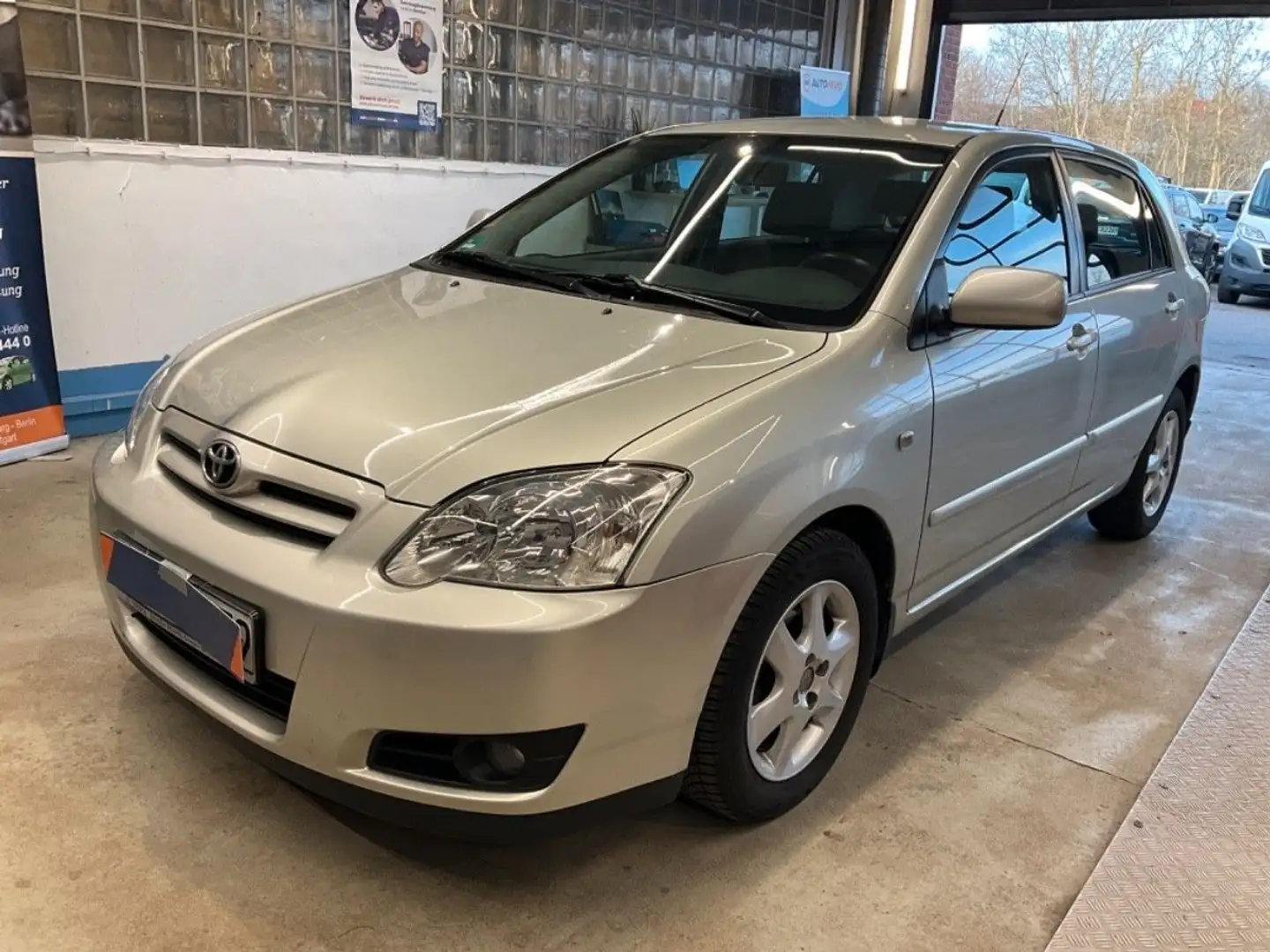 Toyota Corolla 1.6 Sol Klimaautomatik 5-Türer TÜV NEU srebrna - 1