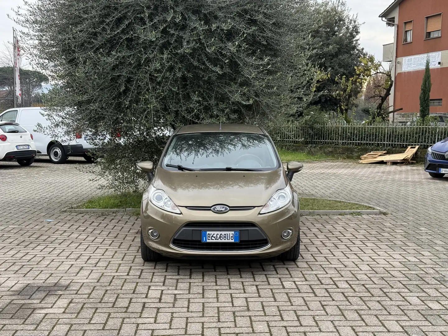 Ford Fiesta 1.4 B/GPL 16v Titanium Business Bronce - 2