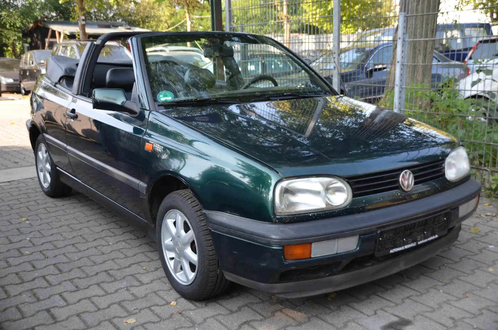 Volkswagen Golf 1.8 Cabriolet Highline Groen - 1