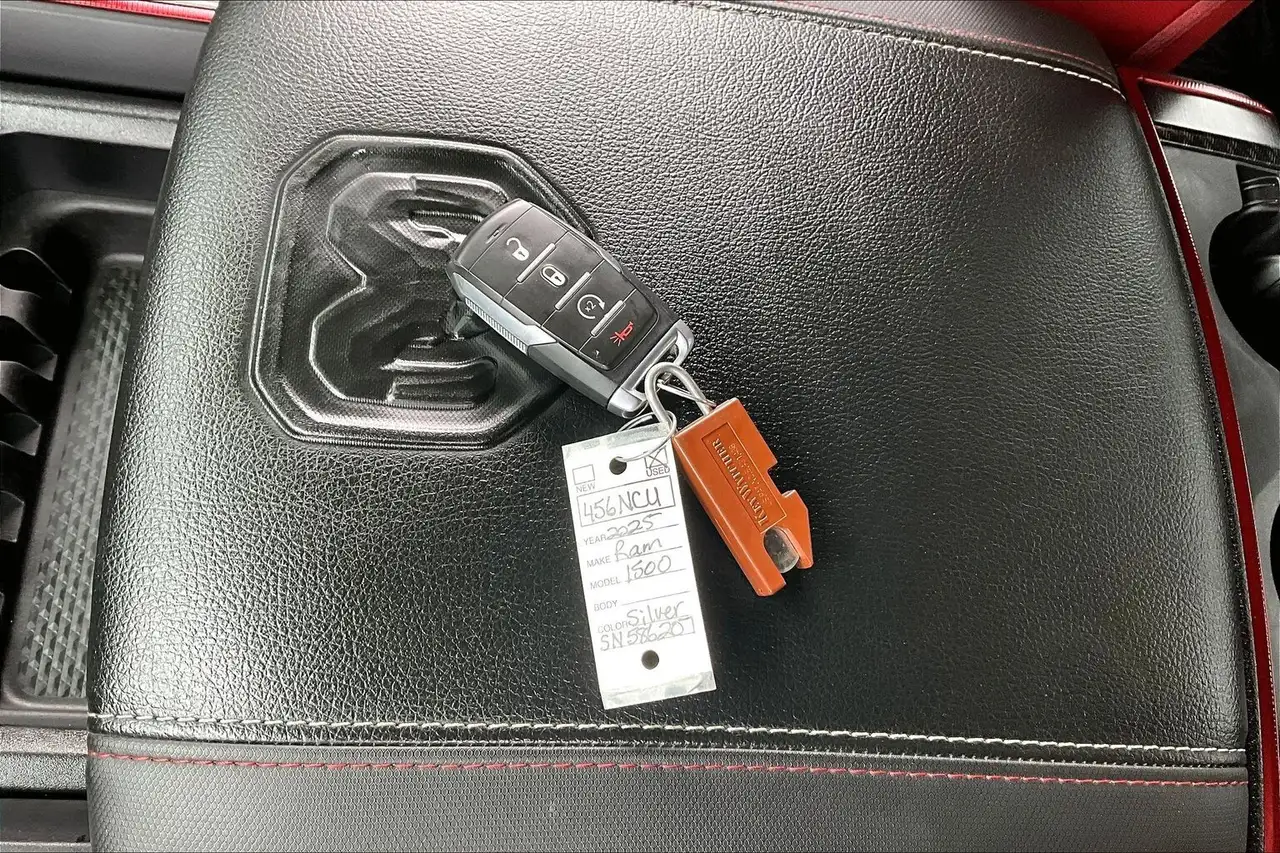 RAM 1500 снимка RAM 1500