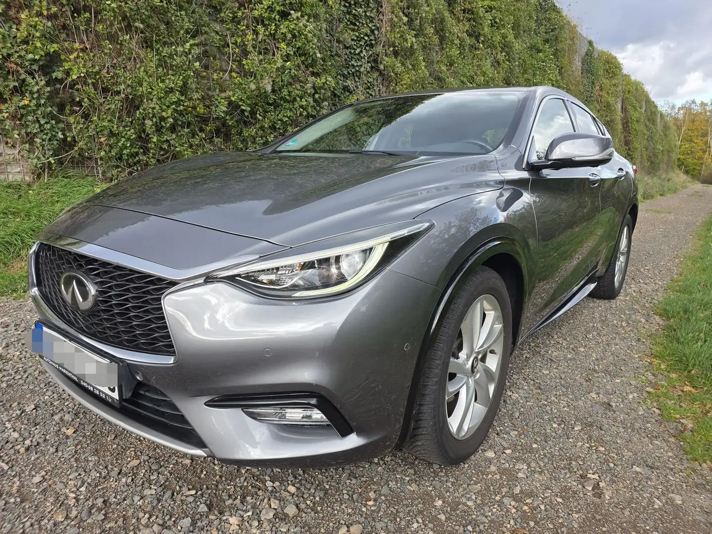 Infiniti Q30 Q30 1.6t Grau - 1