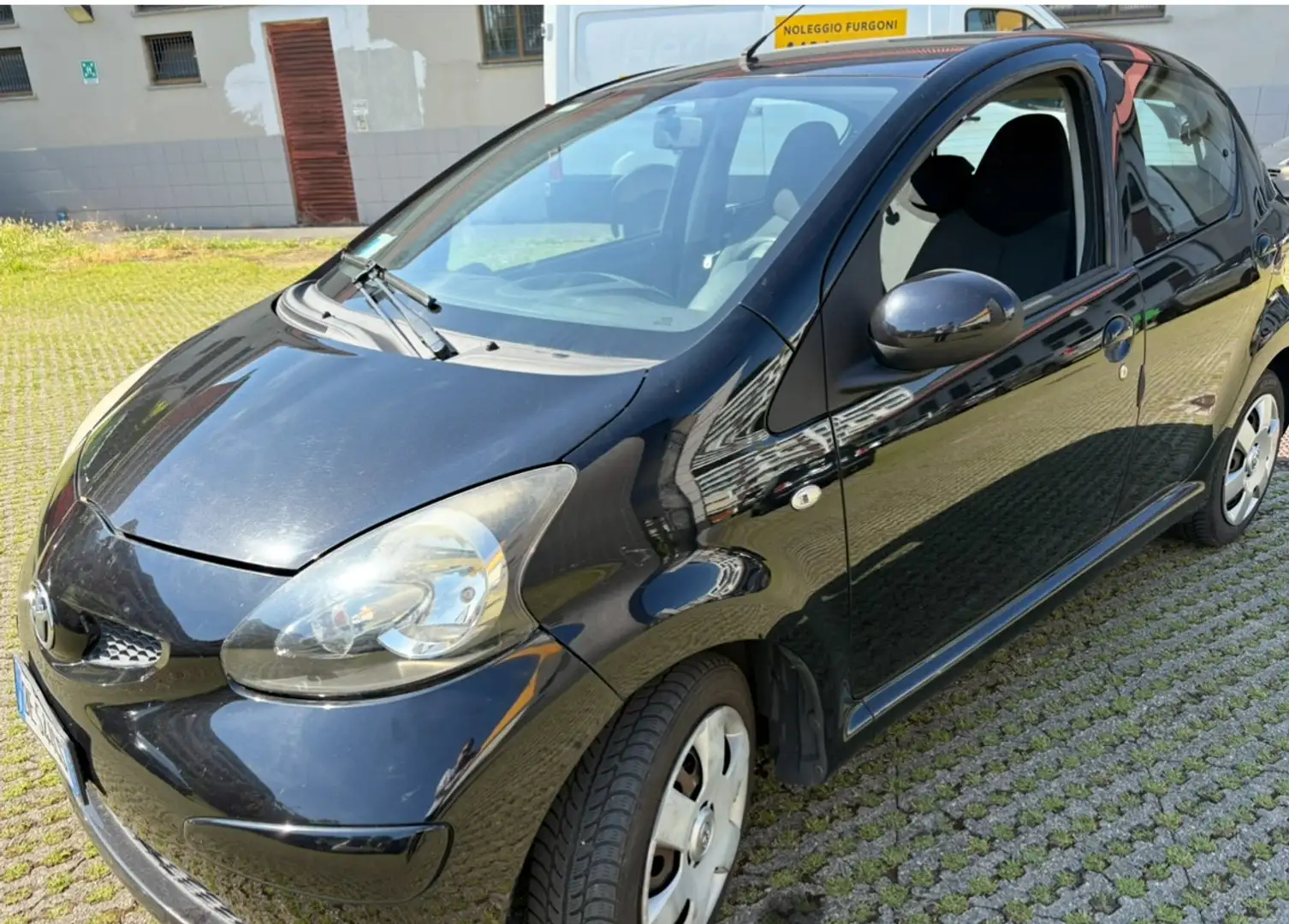 Toyota Aygo 5p 1.0 Sol ideale per neopatentati Schwarz - 1