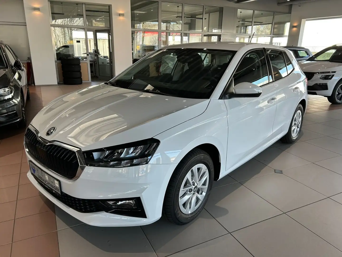 Skoda Fabia VI Selection+ 130Jahre 1.0 TSI DSG SmartLi Weiß - 2