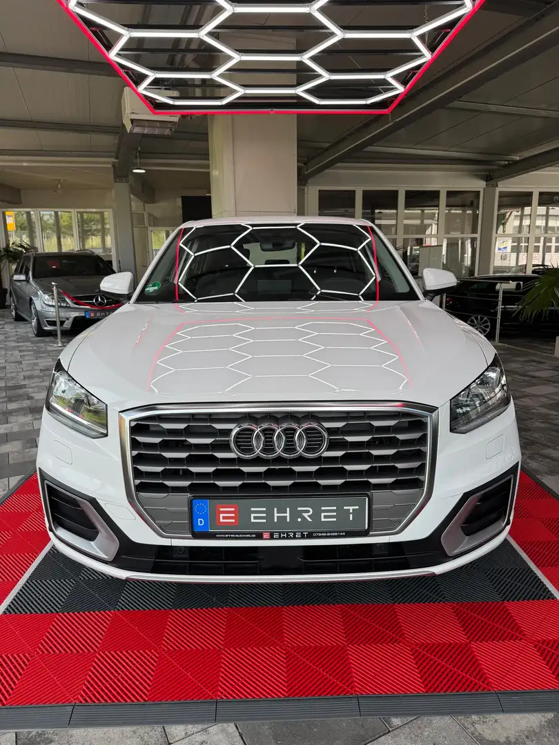 Audi Q2 1.6 TDI 30 TDI sport Blanc - 1
