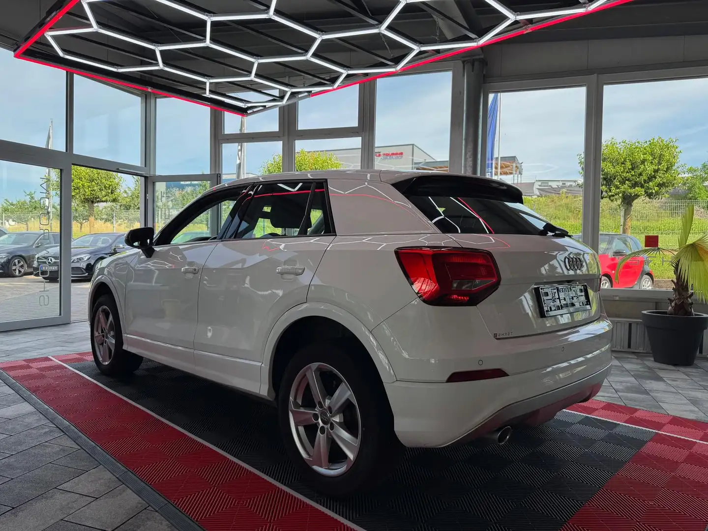 Audi Q2 1.6 TDI 30 TDI sport Blanc - 2