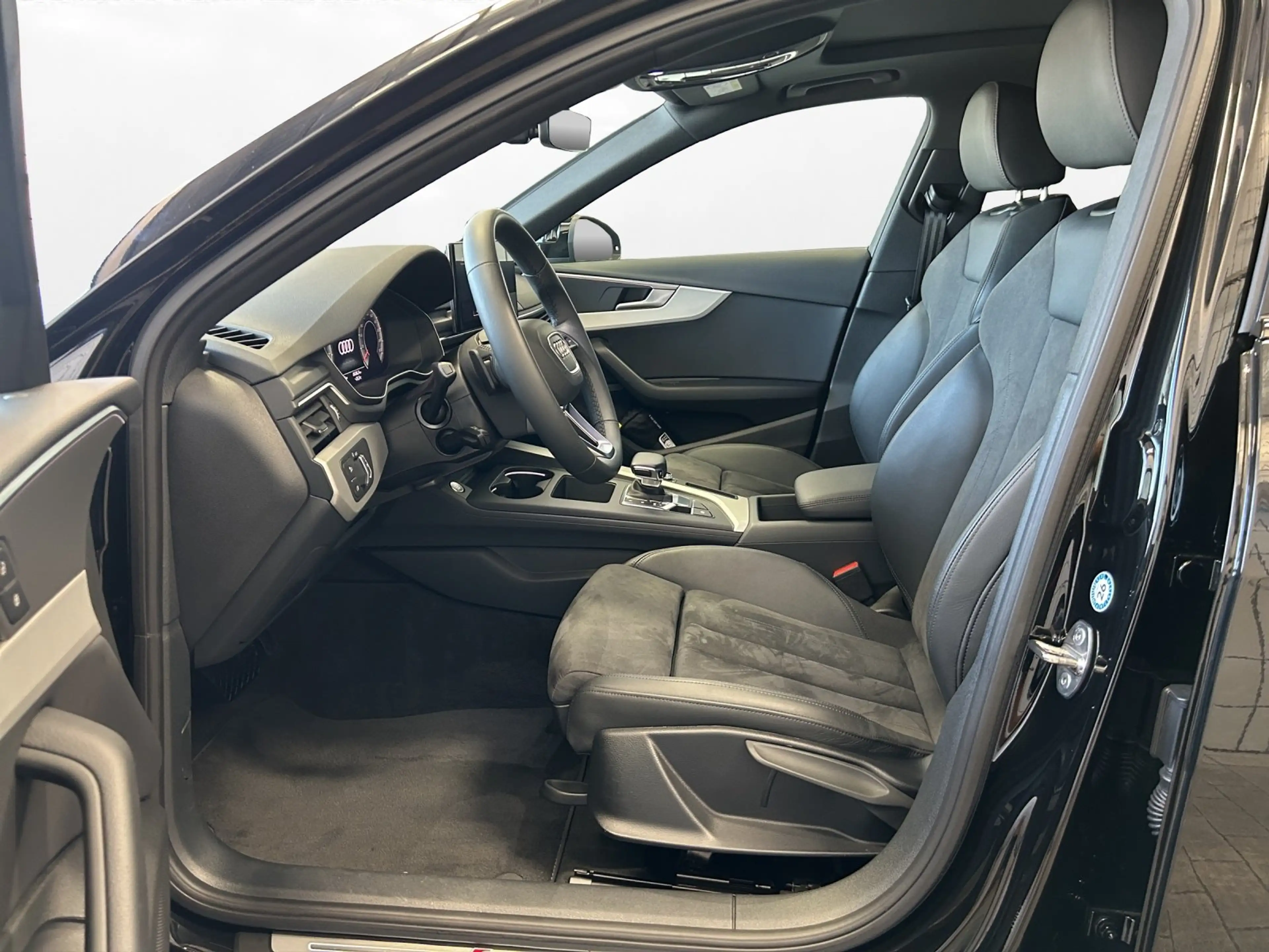 Audi A4 Avant 45 TFSI quattro S tronic S line | PANO — photo 9