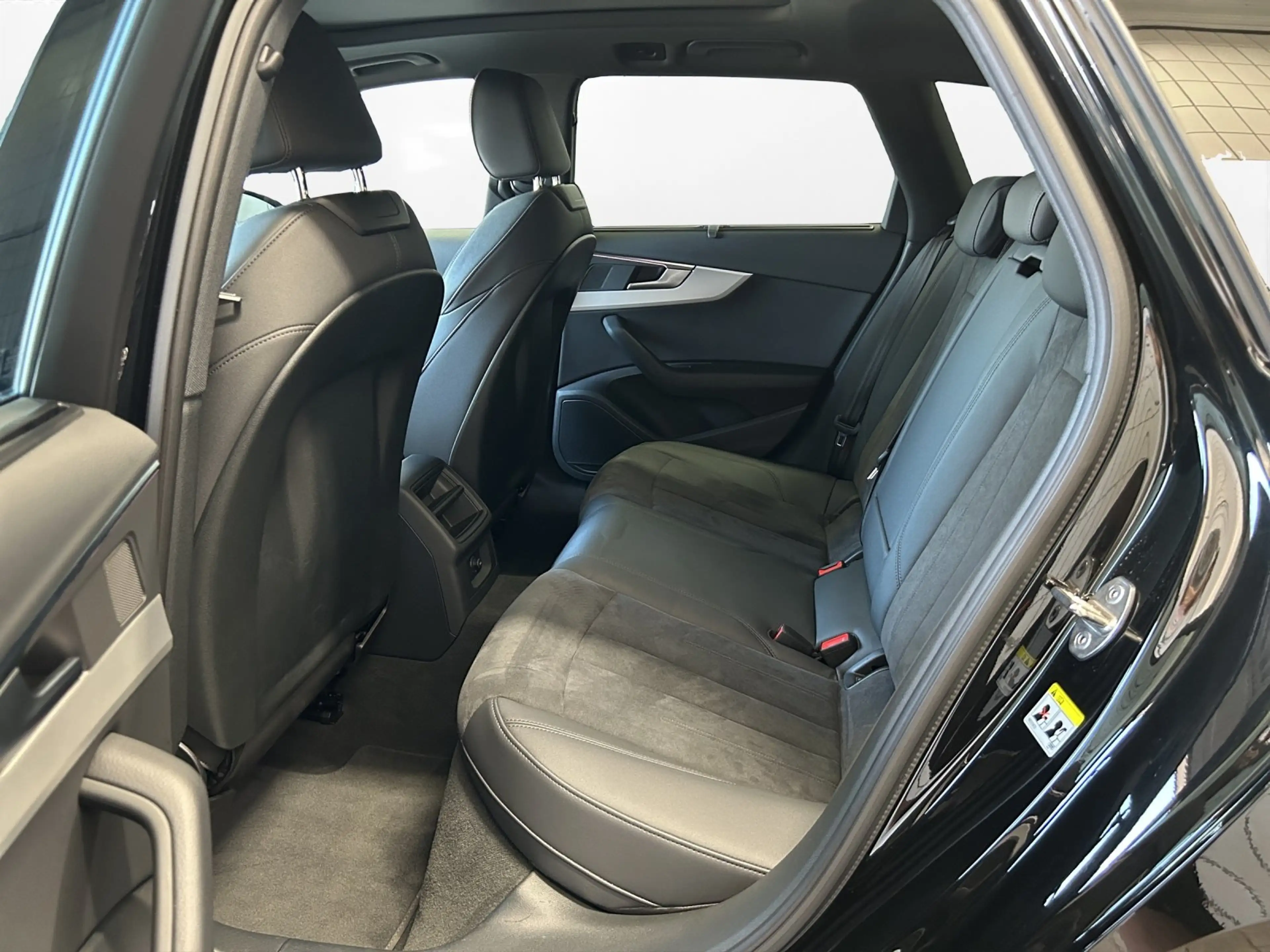 Audi A4 Avant 45 TFSI quattro S tronic S line | PANO — photo 12